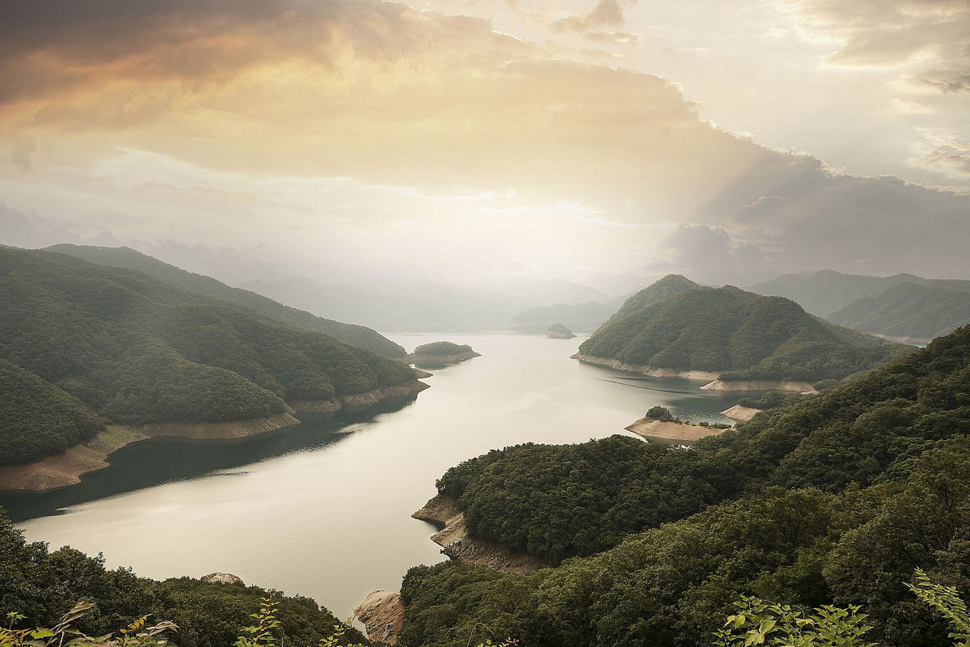 富春江附近的旅游景点图片