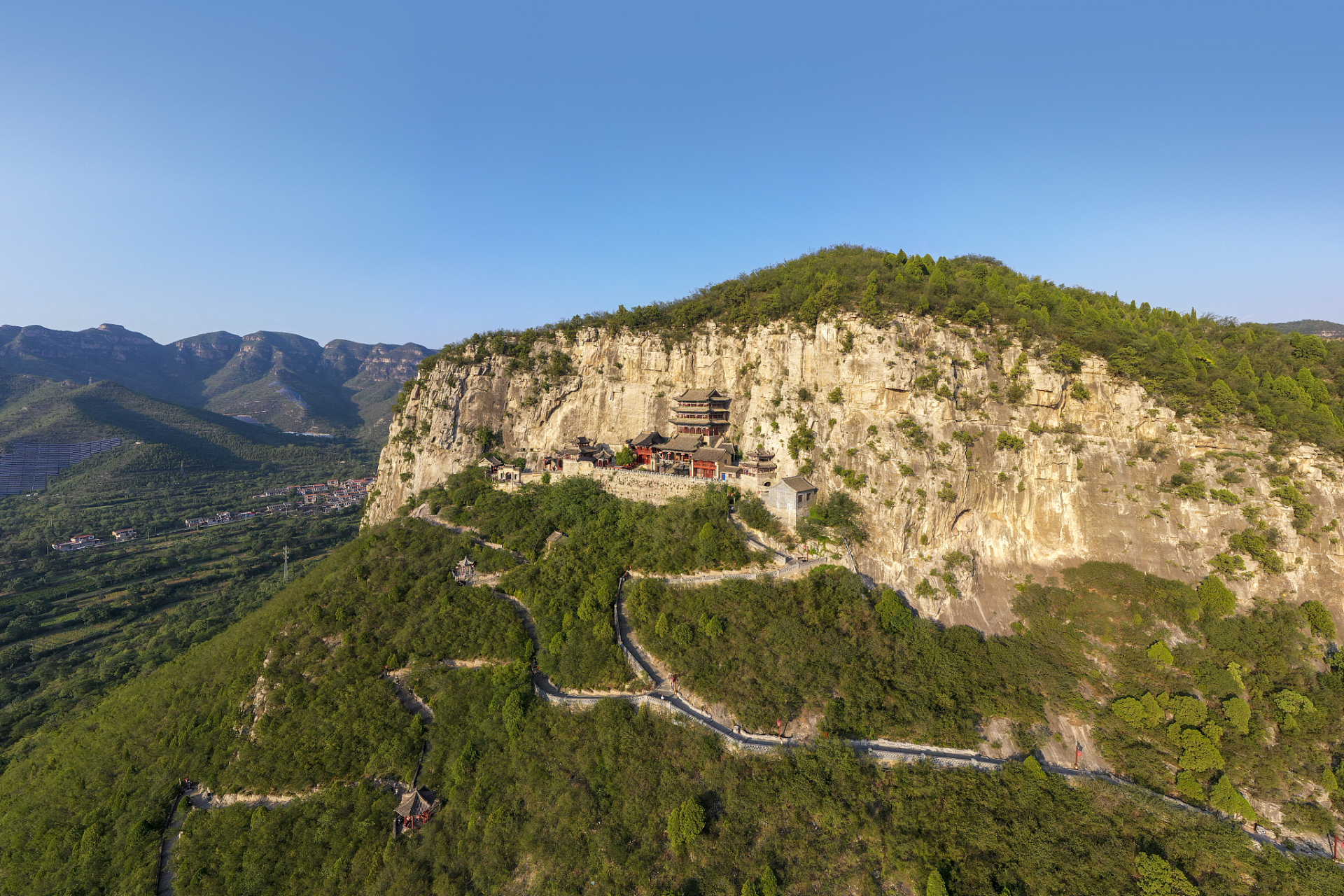 寿阳鹿泉山,春意盎然.这里不仅是自然的馈赠,更是心灵的栖息地.