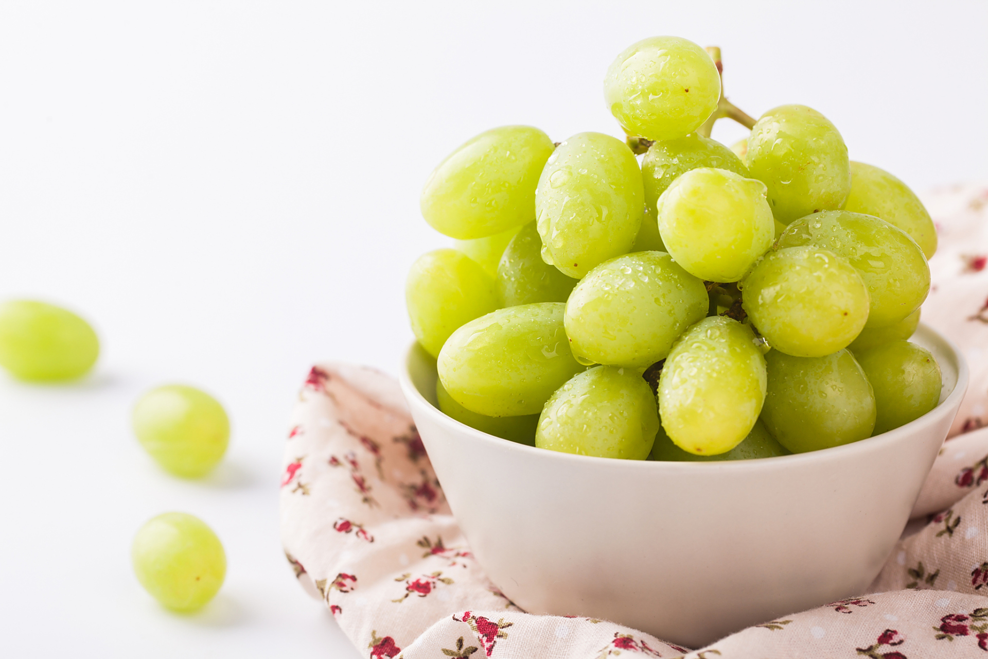 抗氧化:青提子含有丰富的多酚类物质,这些物质具有很