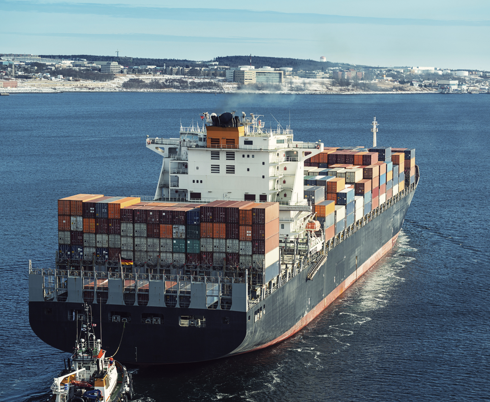 世界最大的的运输巨头马士基(maersk)宣布,将暂停红海地区的航运服务.