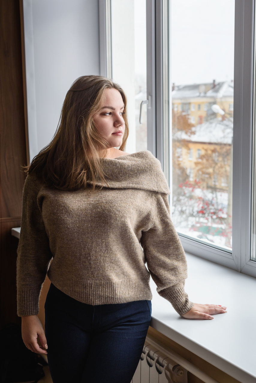 毛衣美女成为居家服装的代表,柔软舒适的毛衣是她们的秘密武器.