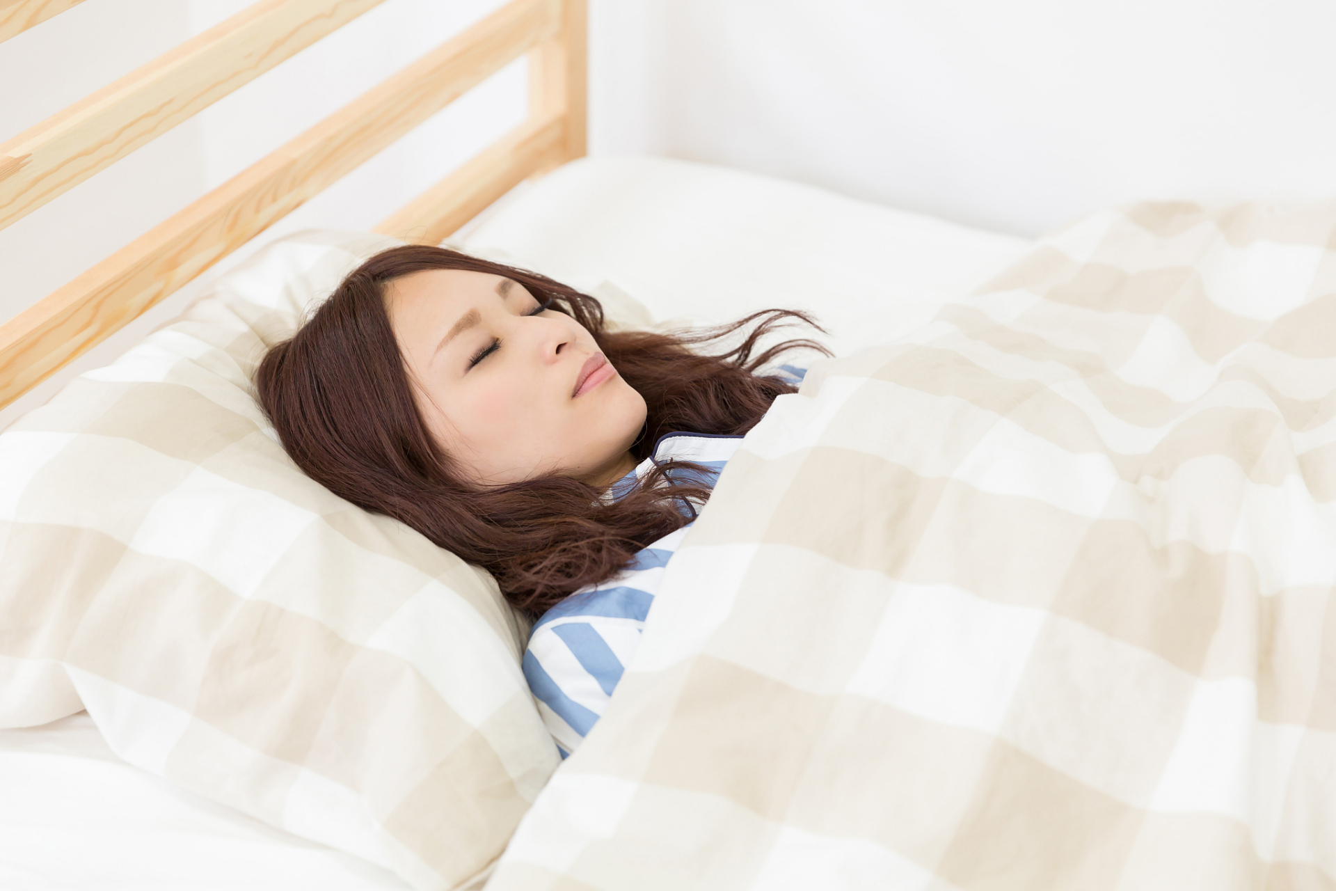 侧睡伤心肝,趴着睡易猝死,到底怎么睡?