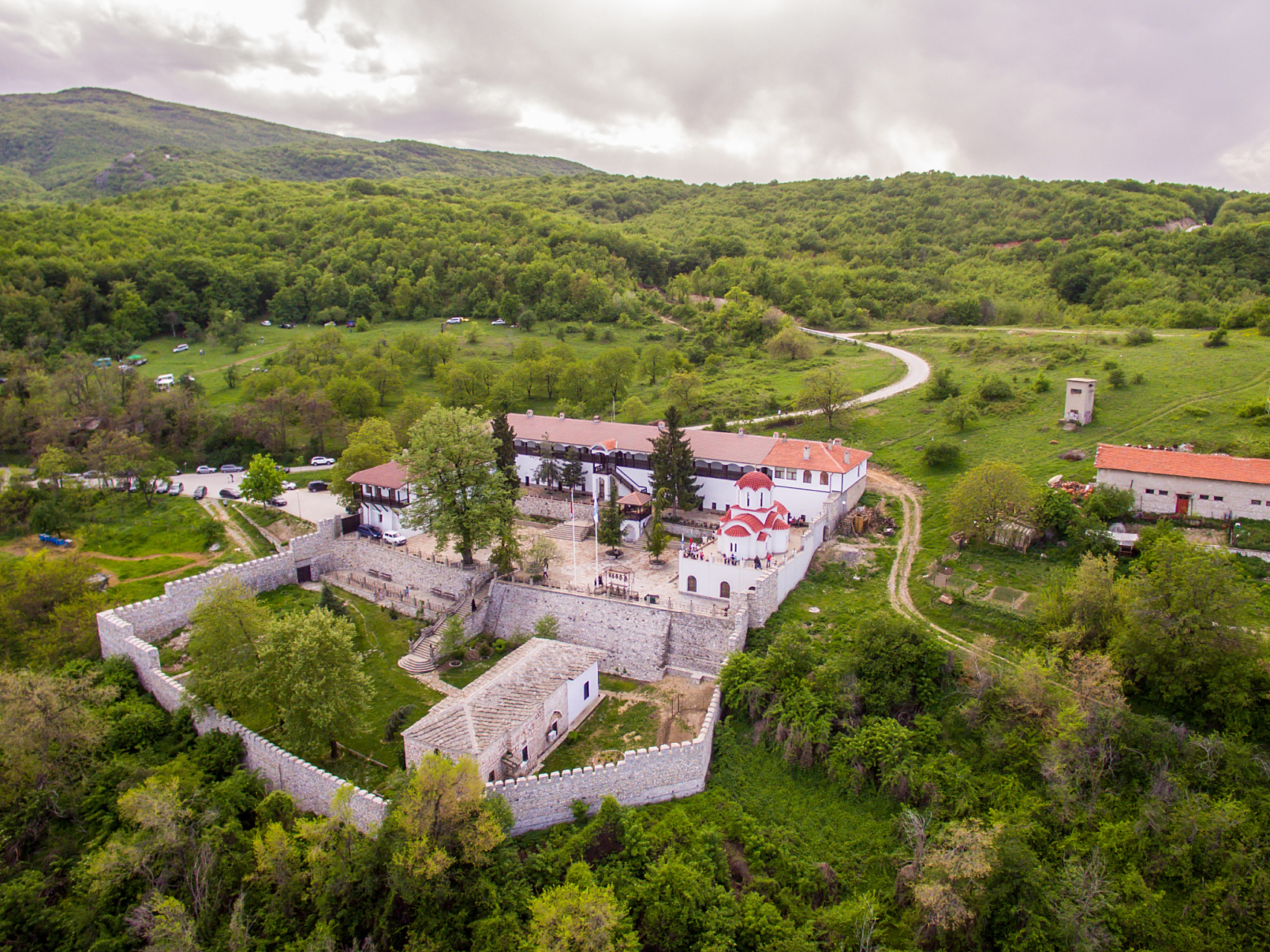 位于黑龙江省双鸭山市宝清县的完达山国家森林公园,犹如一颗璀璨的