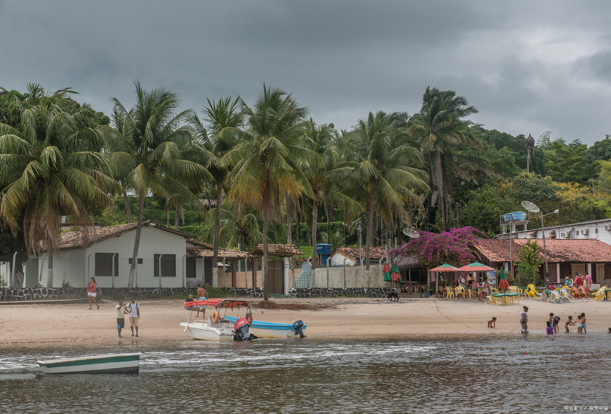 海南昌化镇探秘:棋子湾畔的"黎家香椰"盛宴,你尝过了吗?