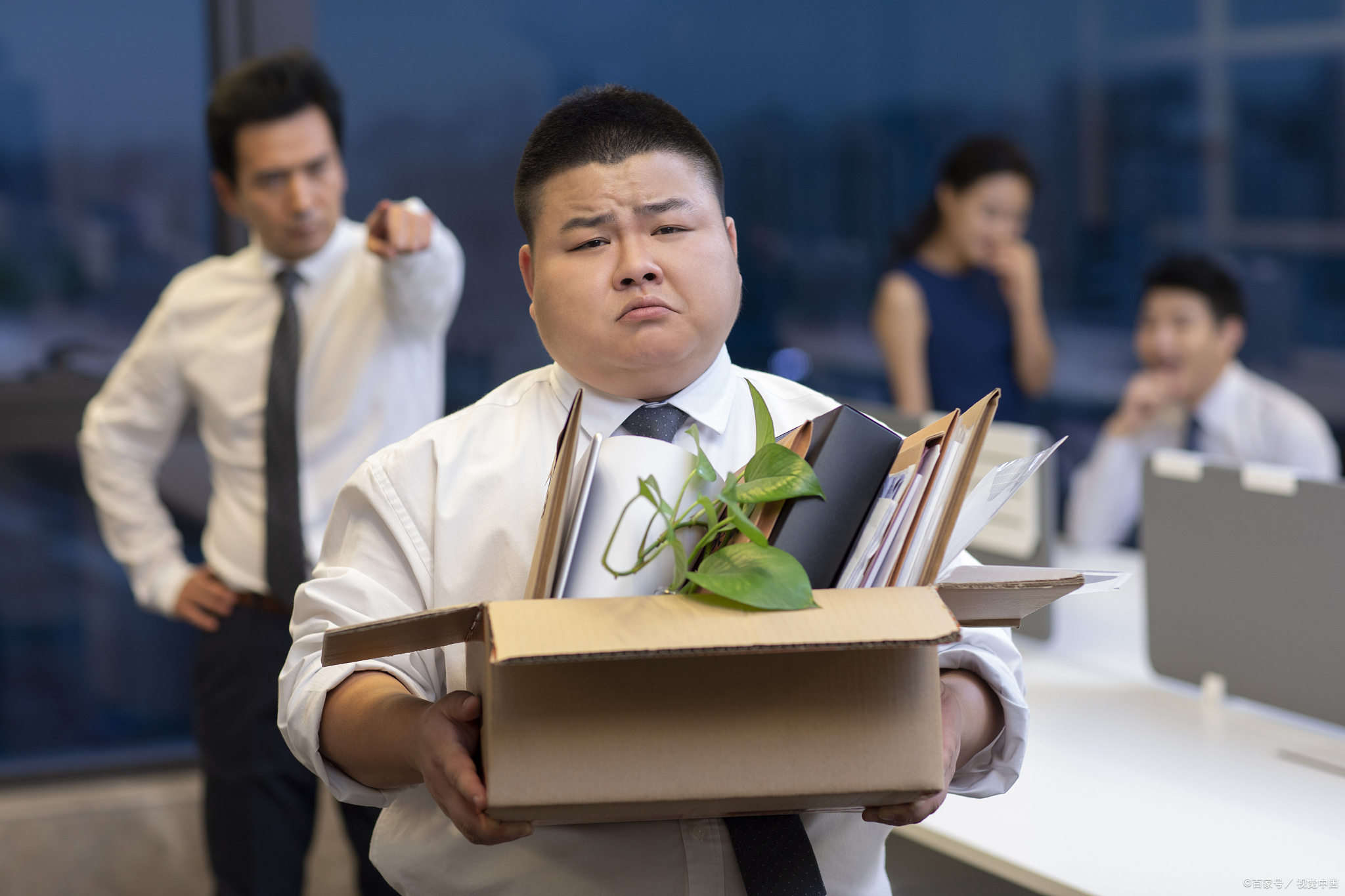 一个人在求人办事上有这三种穷人思维也容易越过越穷