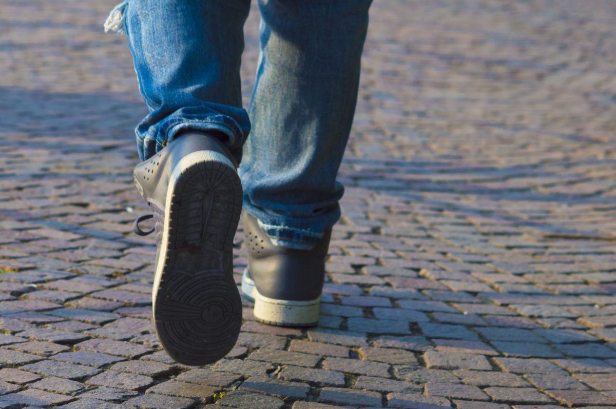 如何逆转脂肪肝?医生推荐你找对姿势,走路也能把脂肪肝"走没"