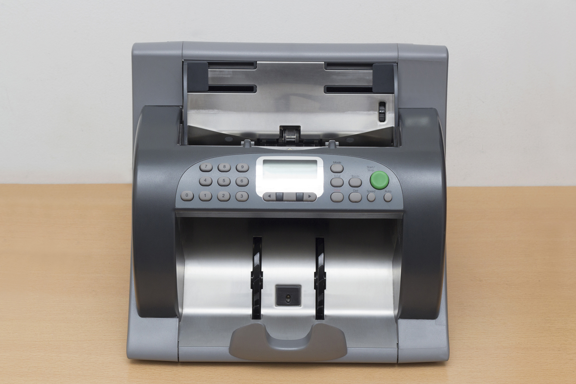 科密(comet)ds2930碎纸机是一款专为高保密商用办公设计的5级安全碎纸