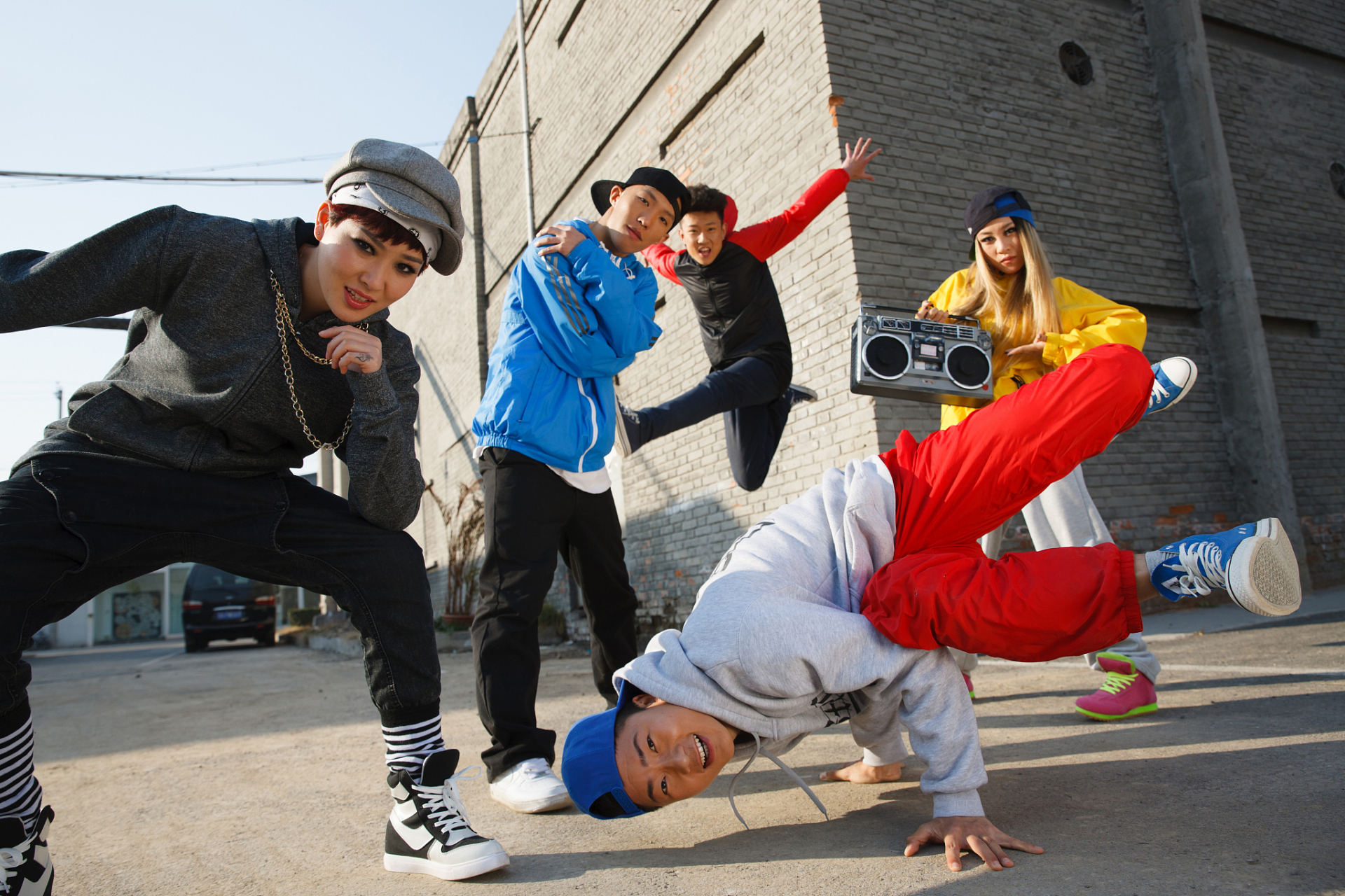 街舞比赛现场,热血沸腾!看这bboy秀一段地板动作,惊艳四座!🔥🔥 9