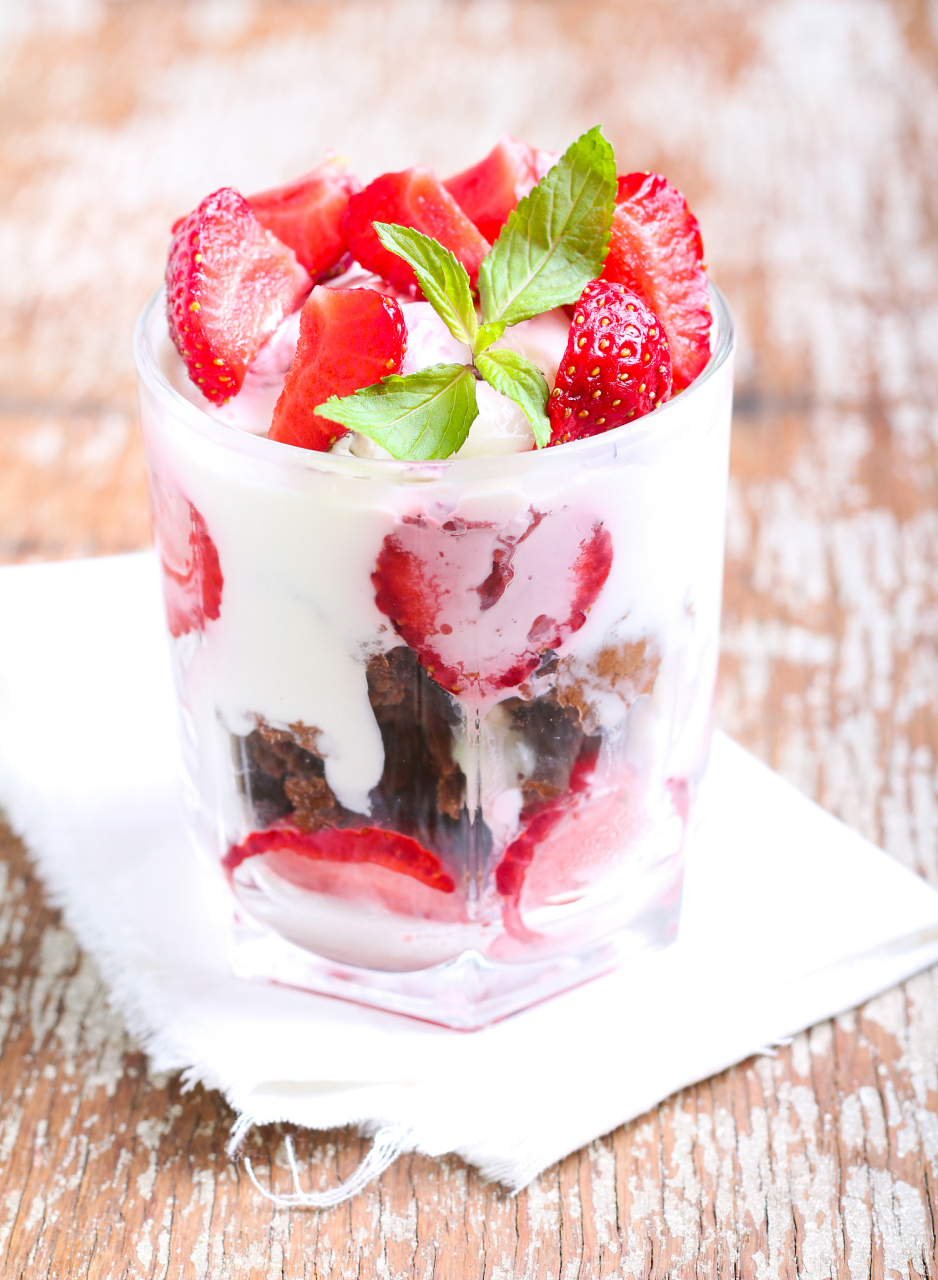 奥利奥草莓酸奶杯