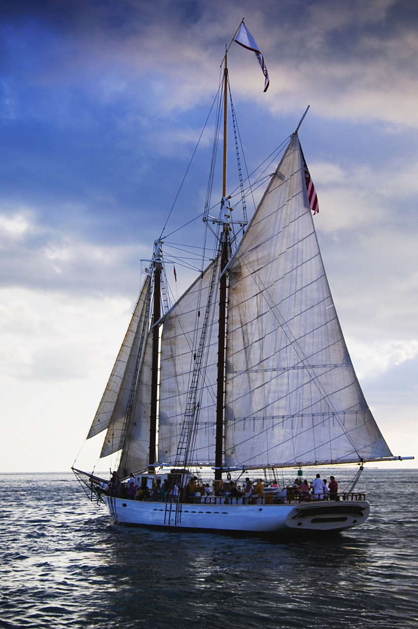 风帆,不挂在桅杆上,是一块无用的布;桅杆,不挂上