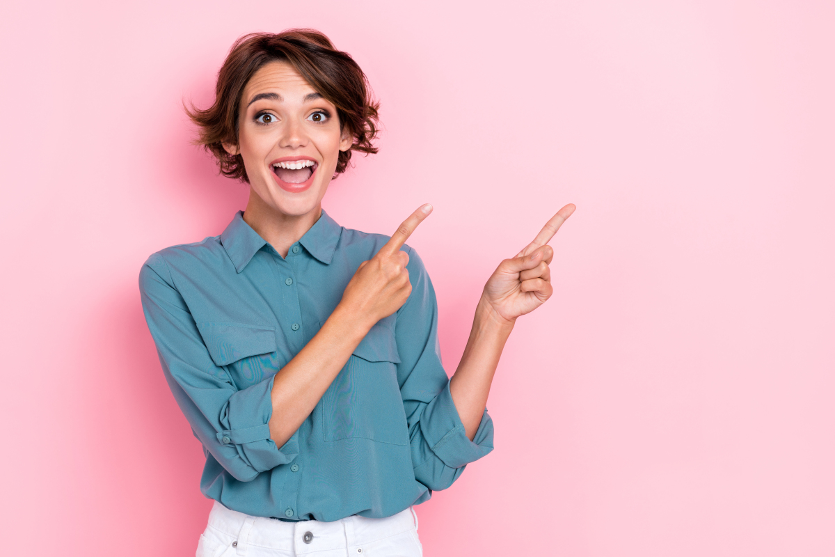 用智慧点亮双眸每一个微笑都洋溢着青春的活力每一次转身都留下迷人