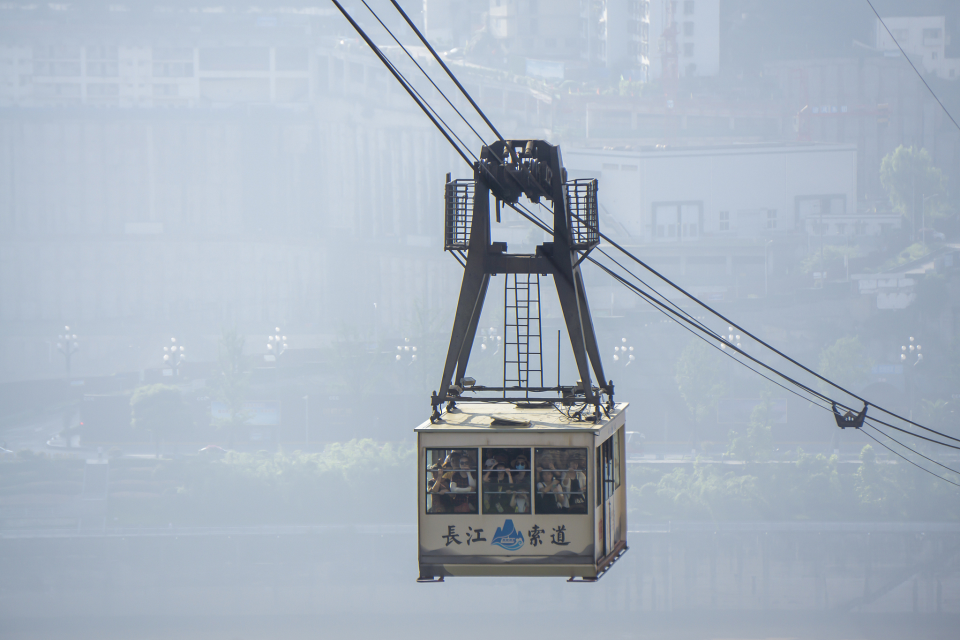 重庆长江索道:飞越长江的空中之旅!