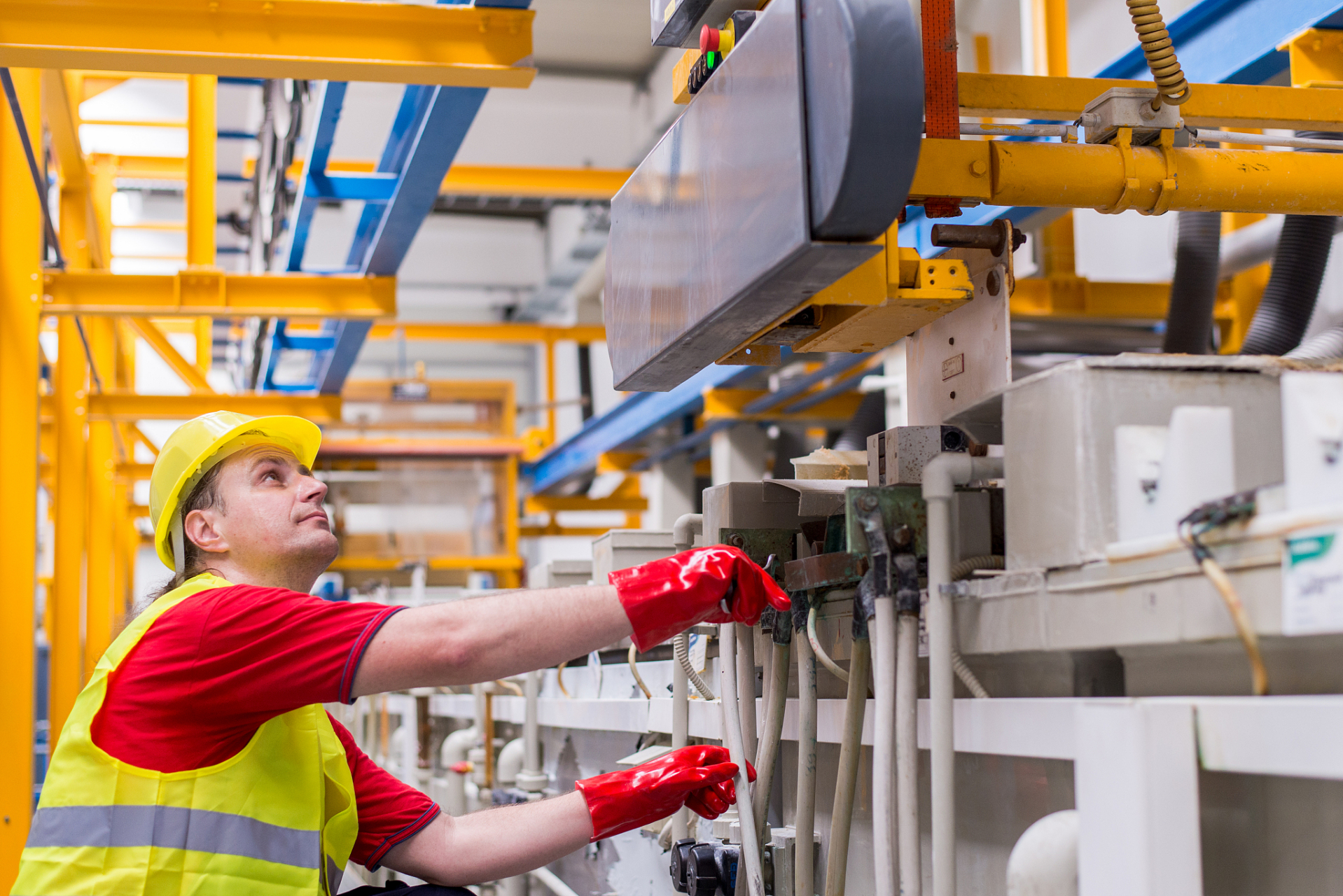 美国制造业pmi创6个月新低,经济活动放缓,服务业pmi创2个月新低,今年