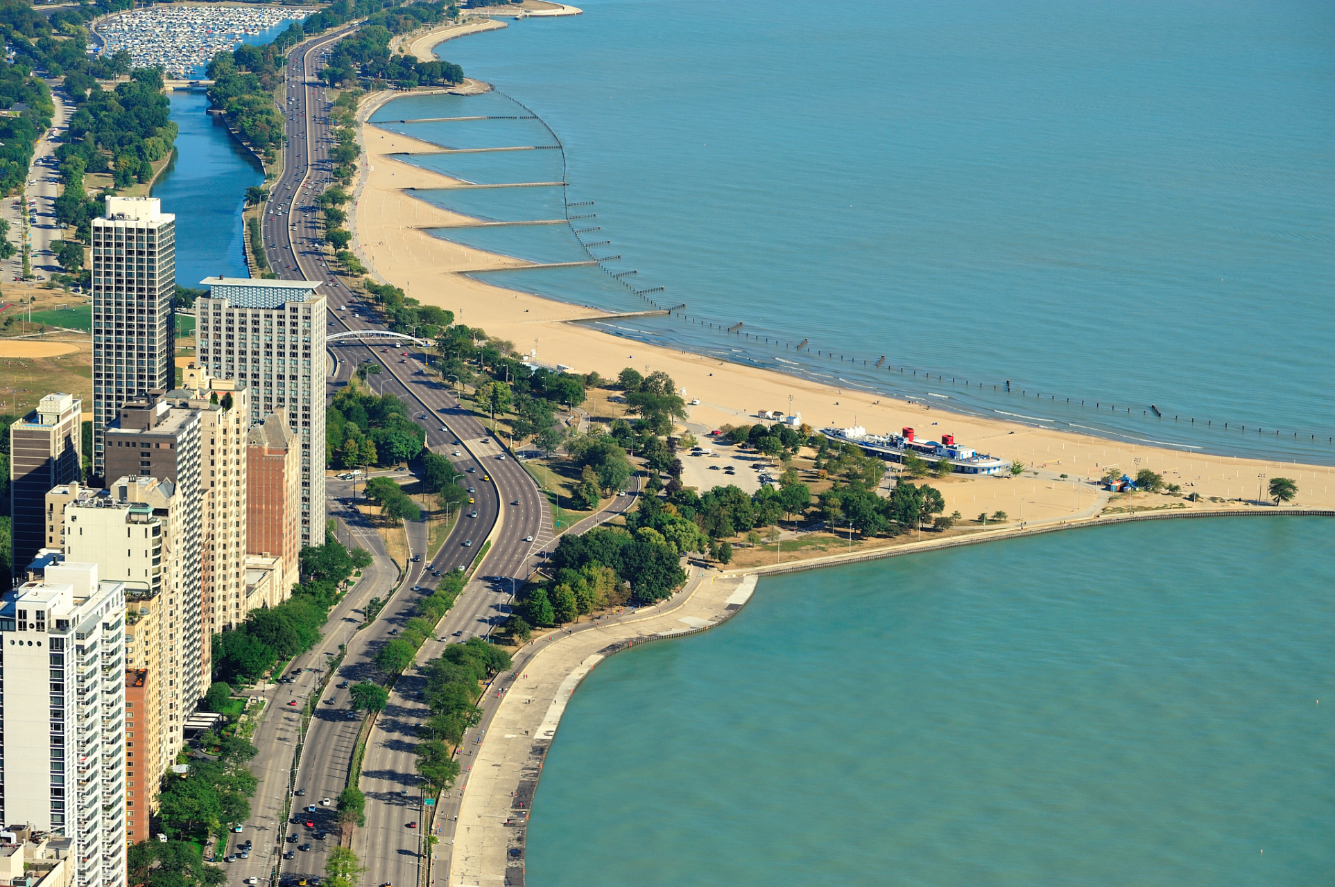 厦门珍珠湾,地处厦门岛南部,东临曾厝垵,西靠胡里山炮台,南隔海与大担