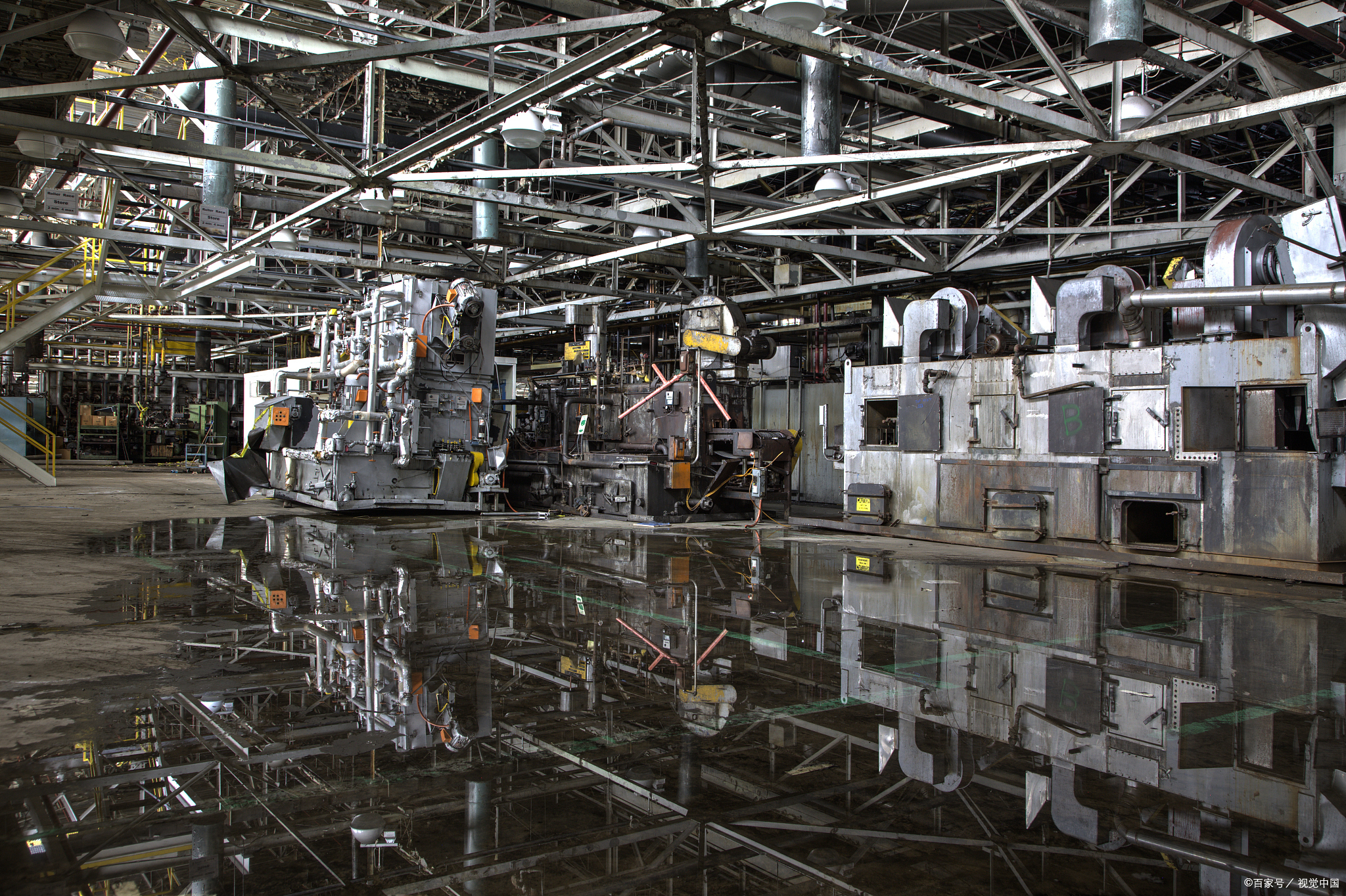 苏联解体以后,美国就陆陆续续把工业迁移了,因为玩金融太赚钱了