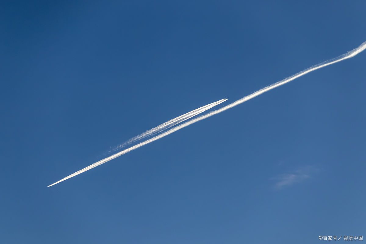 飞机尾迹形成的原因主要有以下几种: