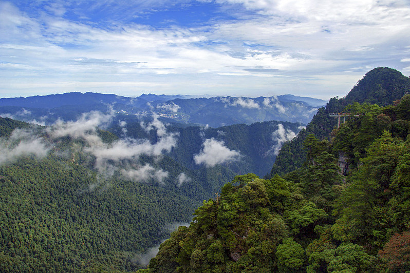 井冈山自驾游攻略:从吉安市区出发,沿着g45大广高速公路行驶,到达井冈