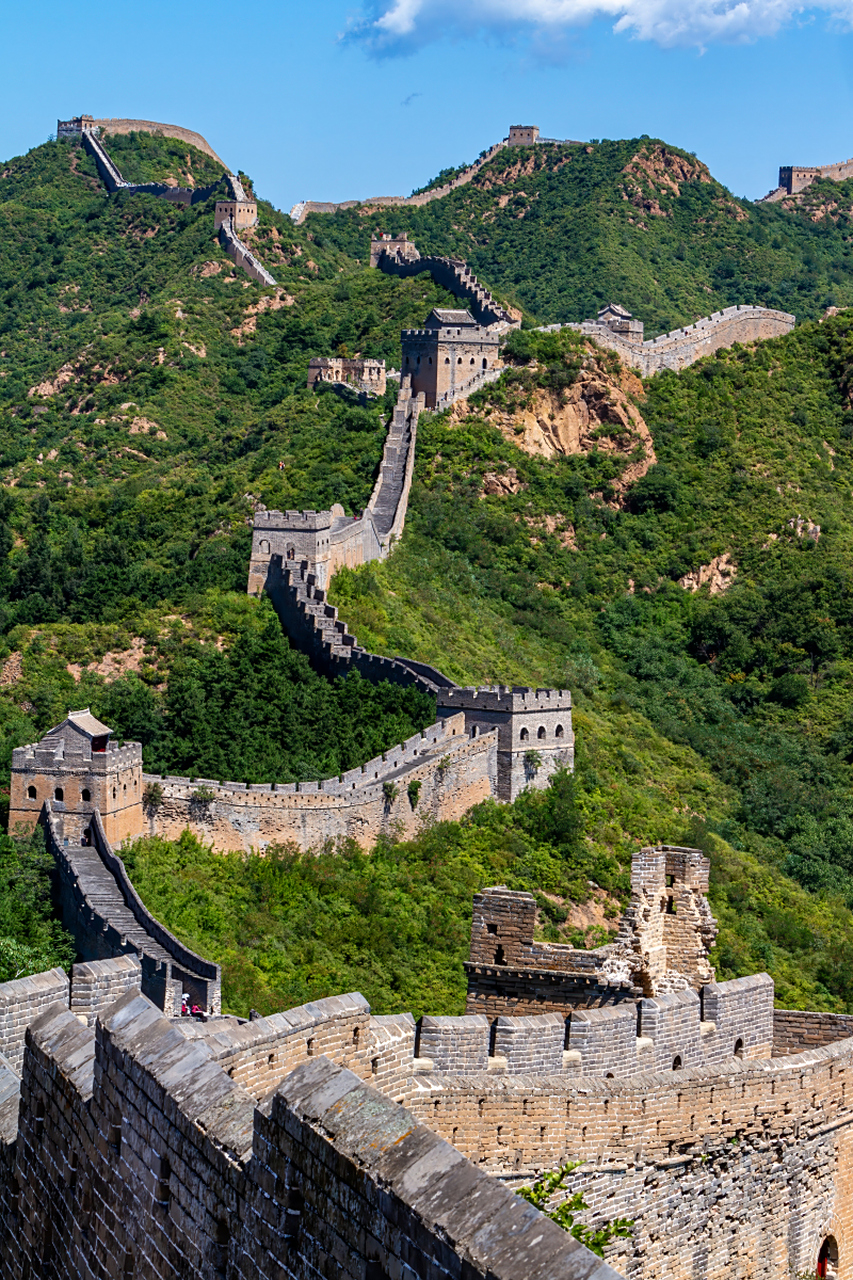 《长城如是歌》是综艺《了不起的长城》的推广曲,由王晓天演唱,收录了