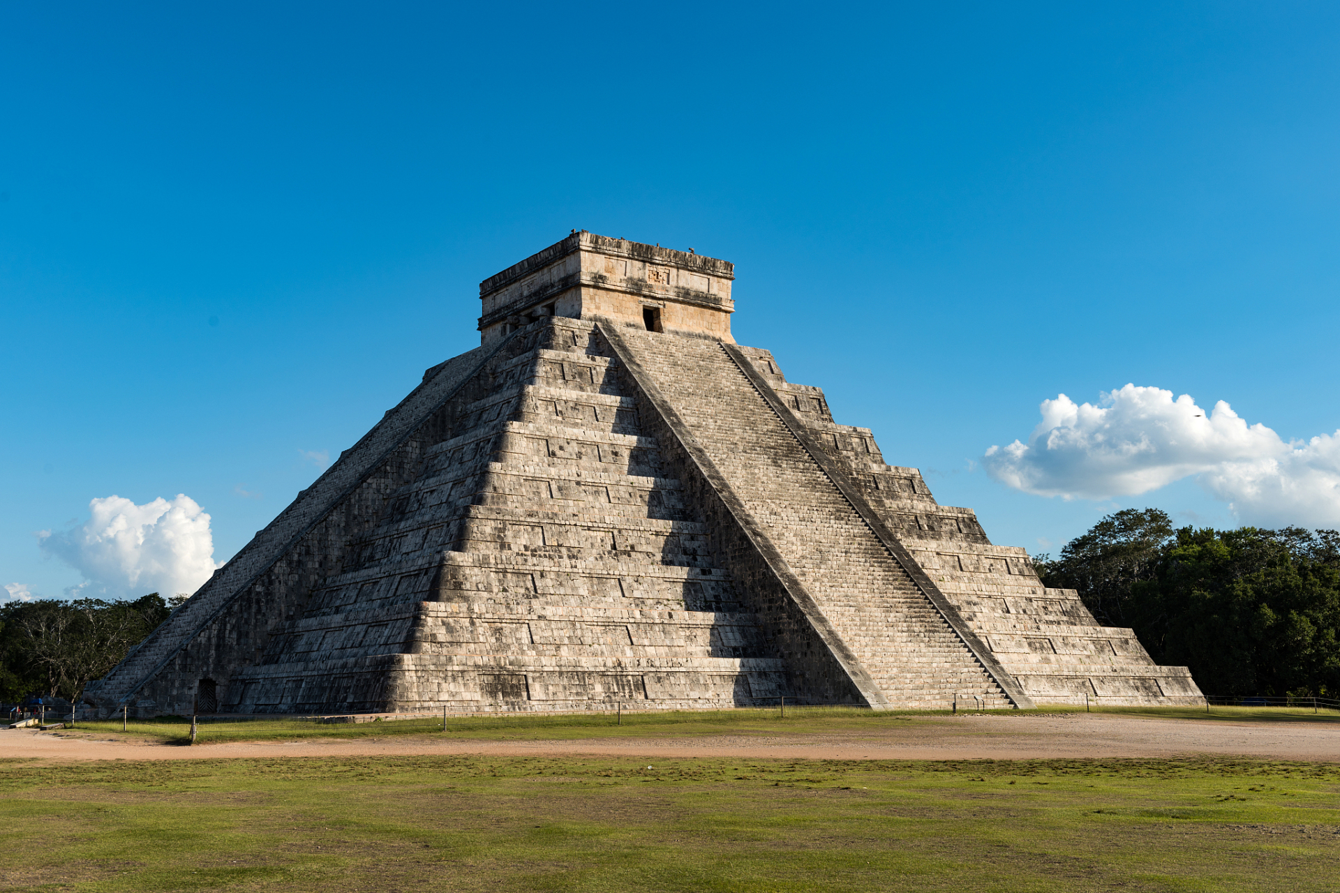 玛雅文明曾是美洲大陆上最为神秘和最为辉煌的文明形态,公元前2000年