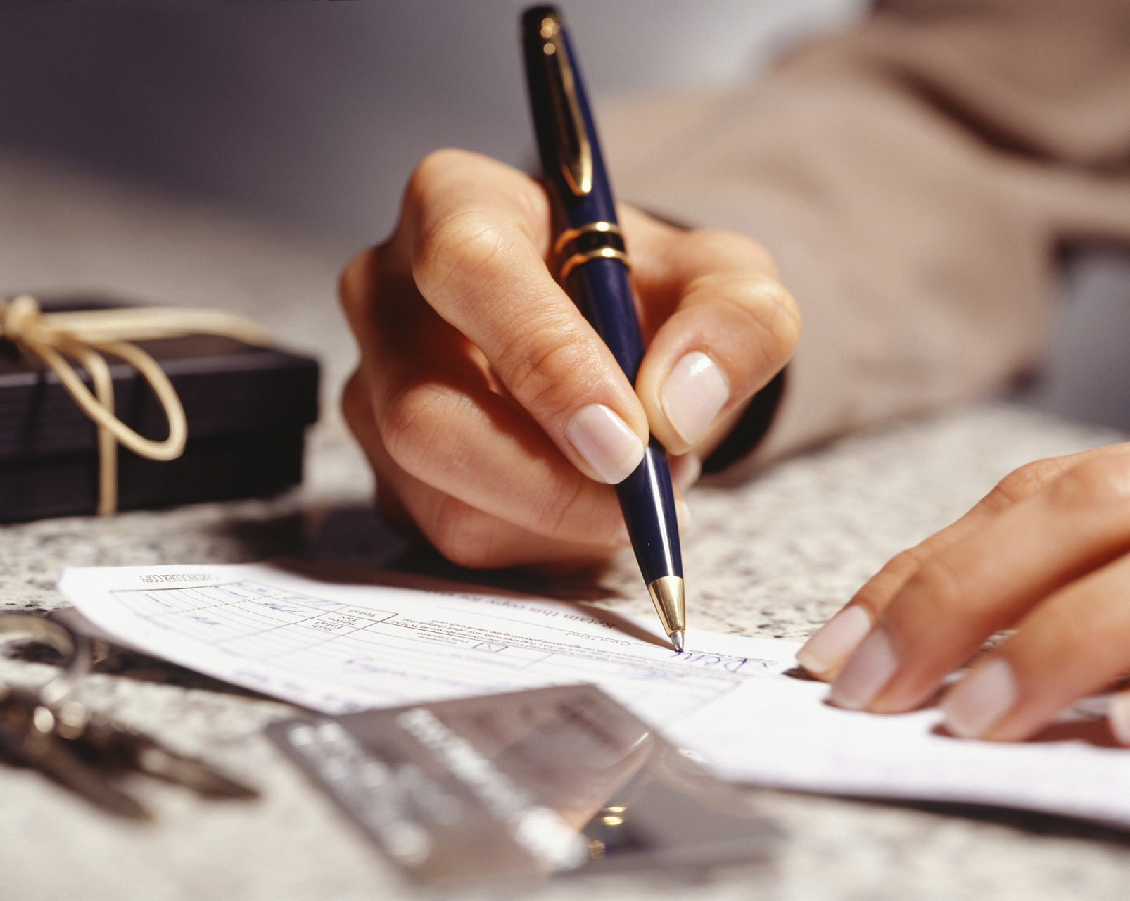 写材料的人加班熬夜是常态,常常是写得两眼昏花,写得秃头谢顶,写得