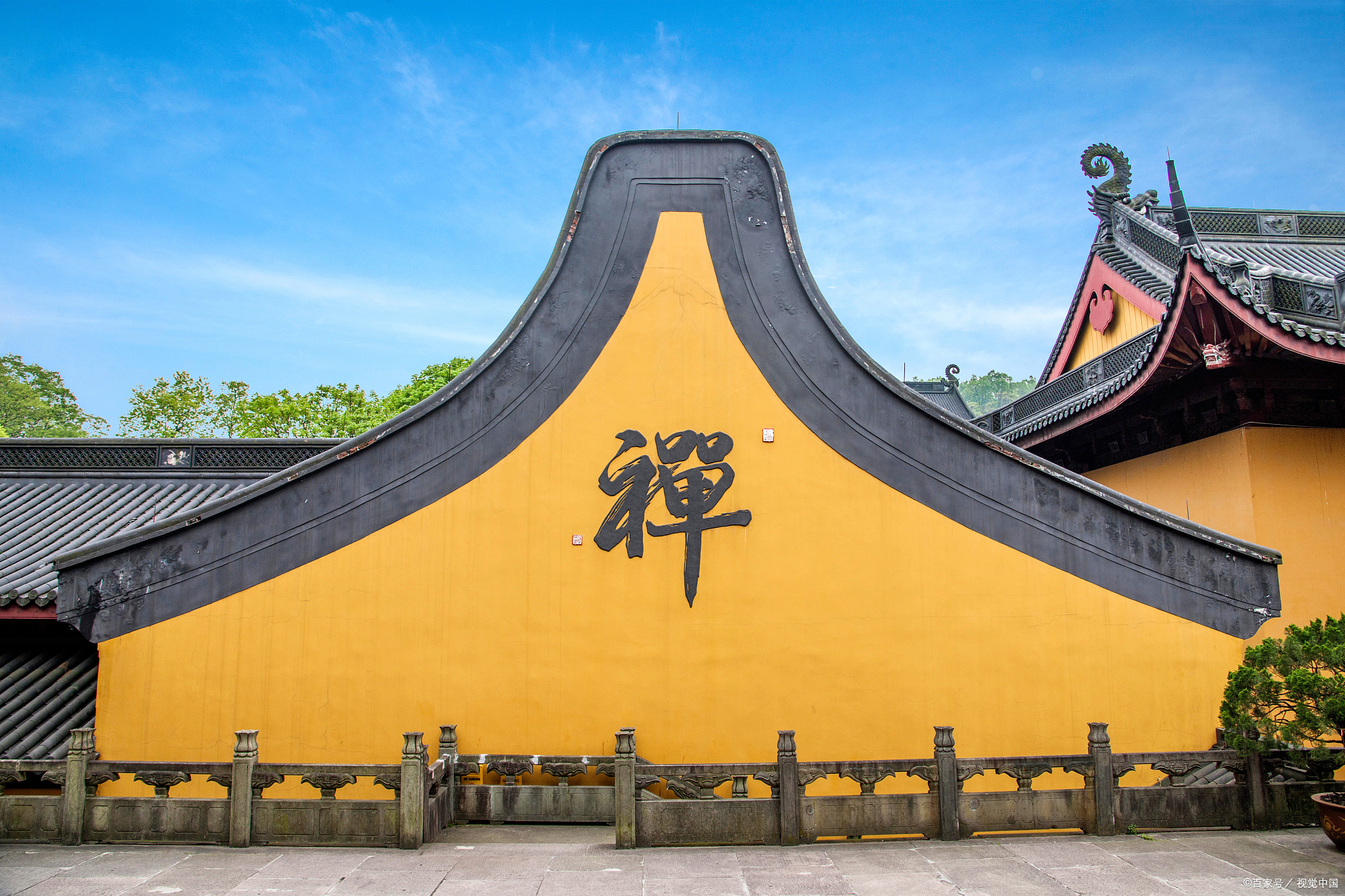 预算推荐:灵隐寺门票往返机票中等消费约2000元,可自备香烛,不强求