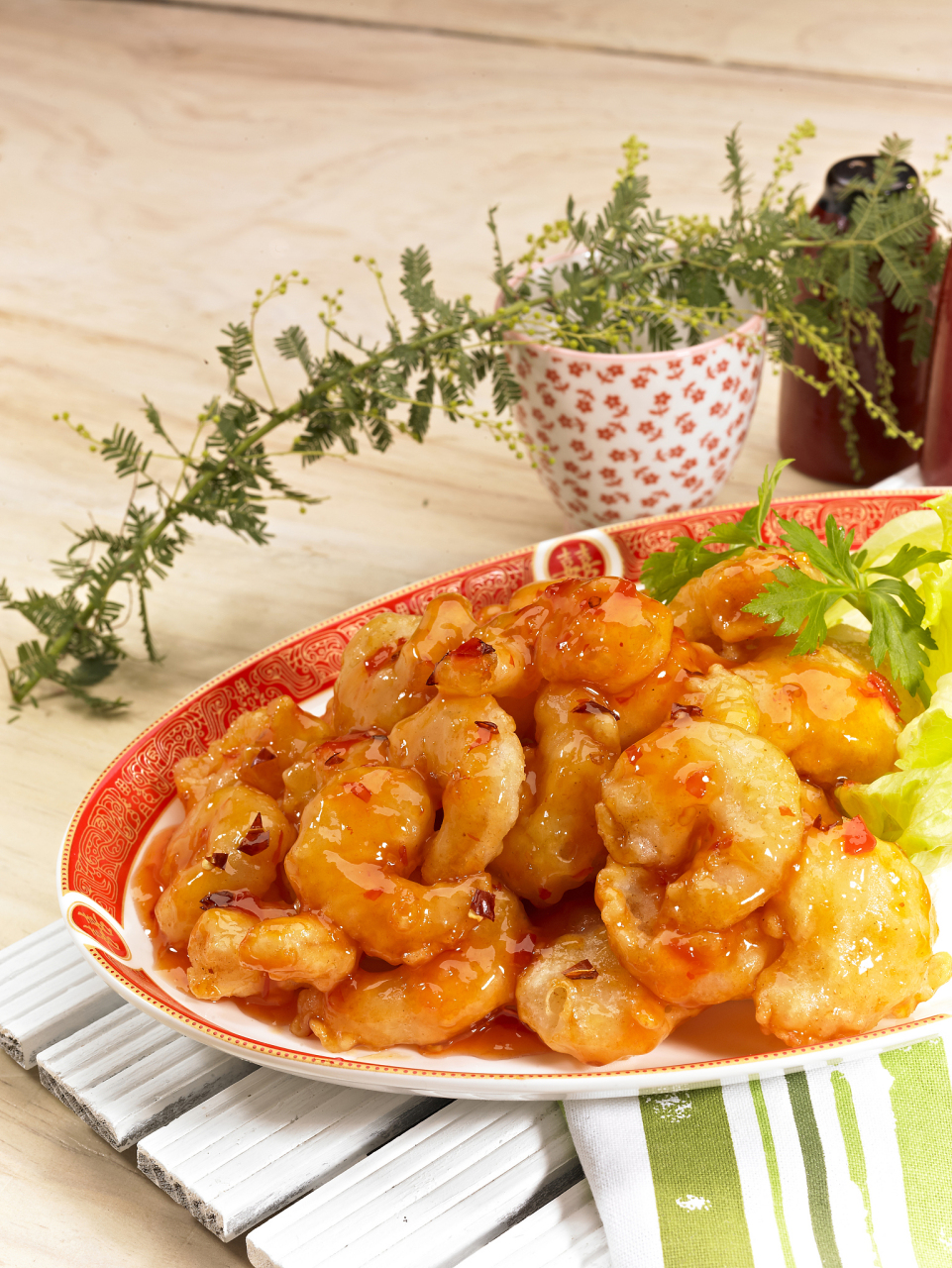 宫保虾球——家常美食的魅力菜肴  今天,我分享的是宫保虾球的家常