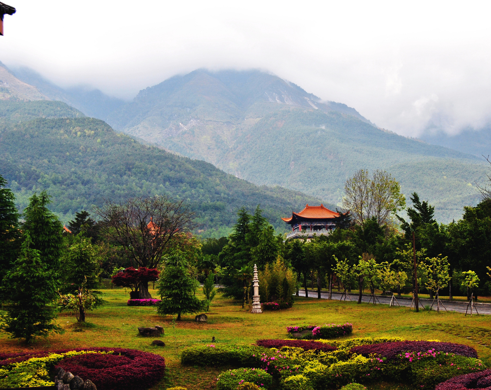 昆明西山风景区:欣赏滇池的壮丽景色  一,目的地简介  昆明西山风景区