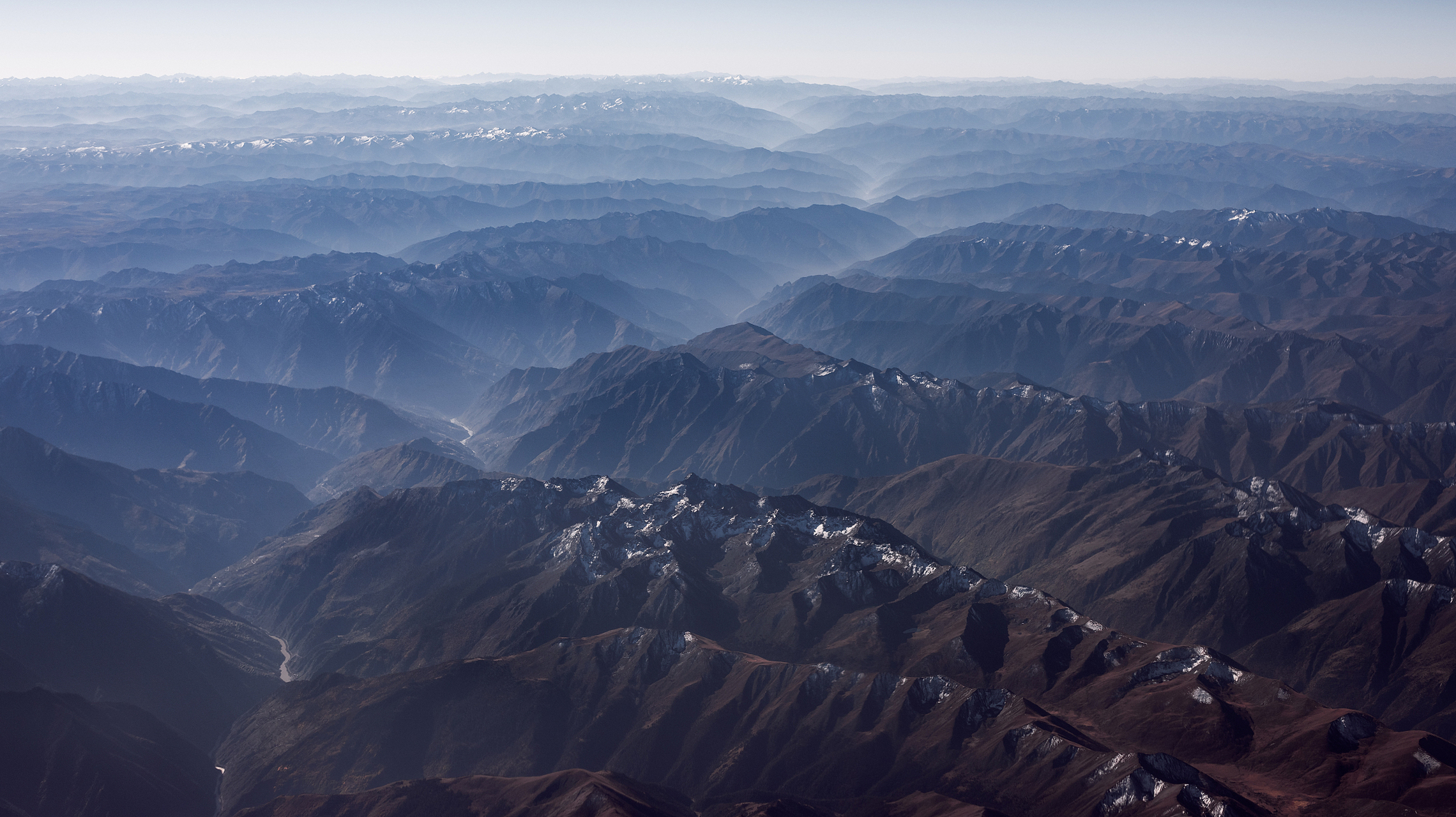 连绵山峦图片