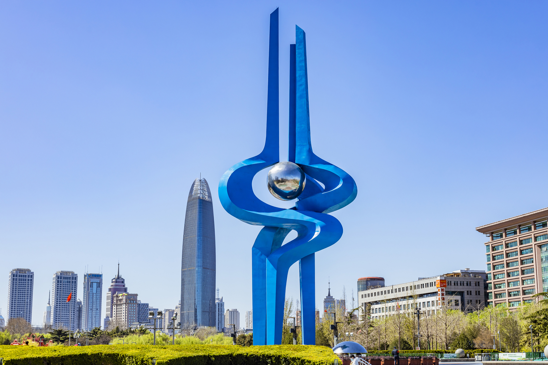 济南泉城广场游:感受泉城的现代都市气息 暑假到了,不妨带上孩子们来