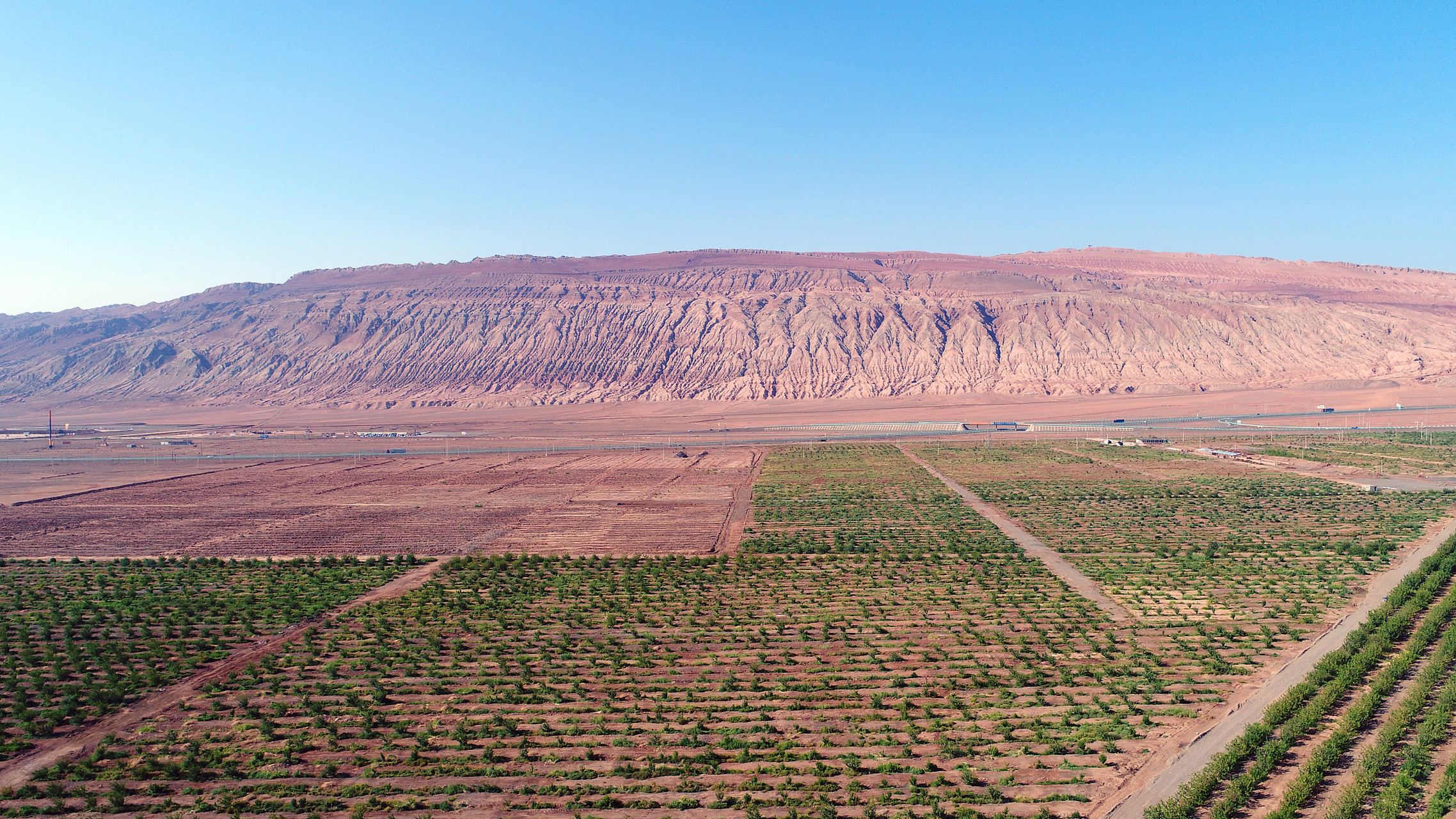 【世界之最12】世界海拔最低的盆地  吐鲁番盆地位于中国新疆维吾尔