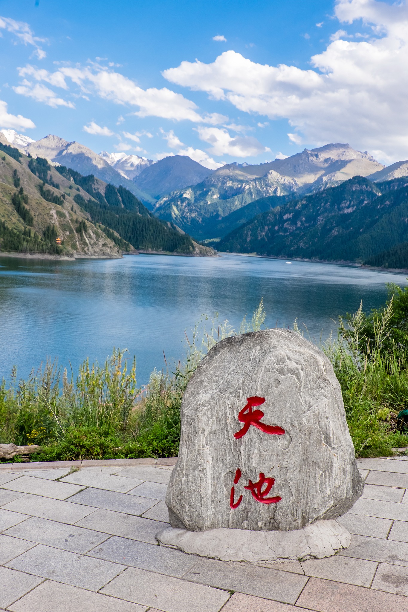 昌吉的天池风景区,避暑游玩的高山湖泊?