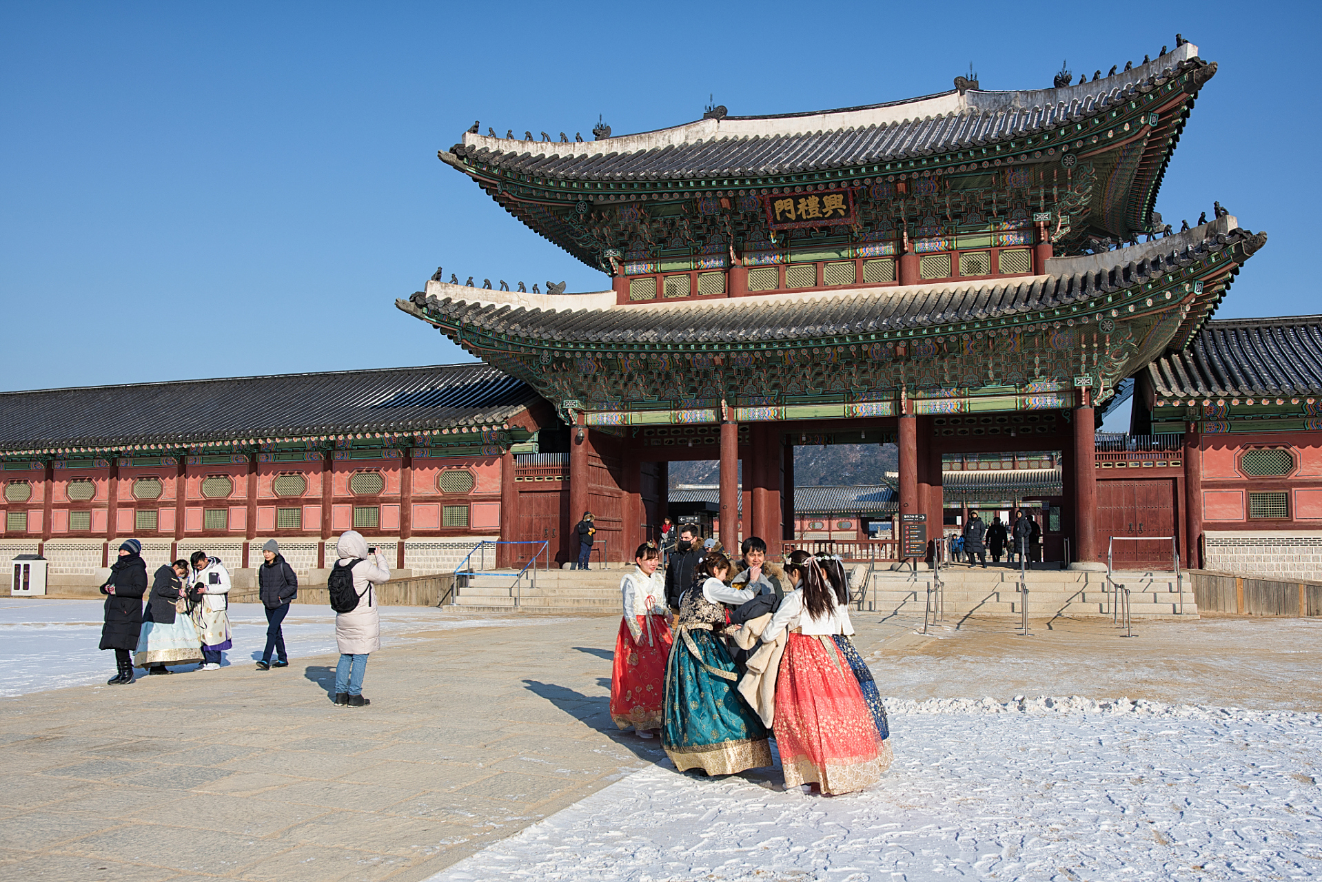 成均馆,是高丽王朝的最高教育机构,可以和我们国家的国子监媲美.