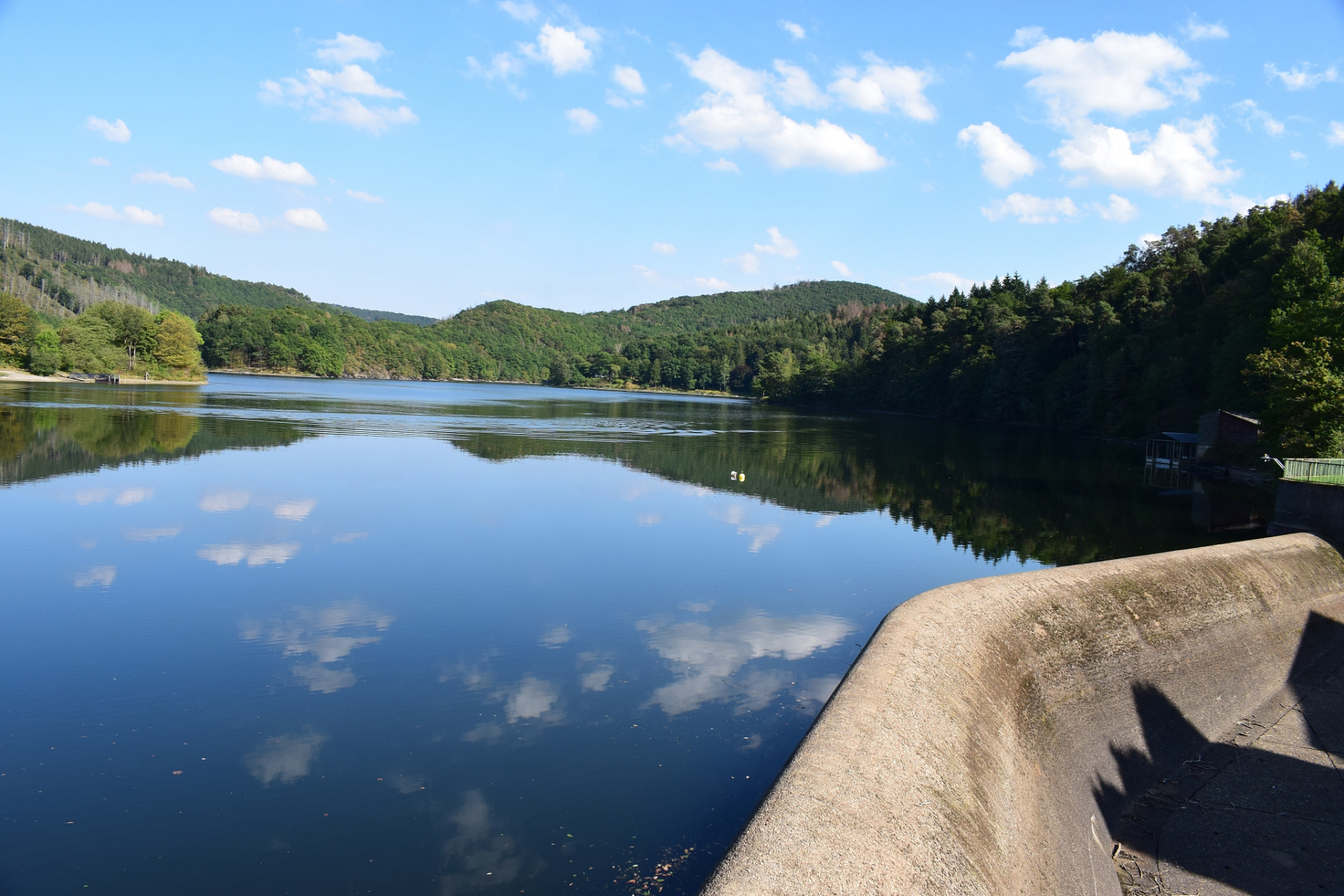 九华天池风景区,位于安徽省西南部,池州市贵池区马衙街道,长江南岸,地