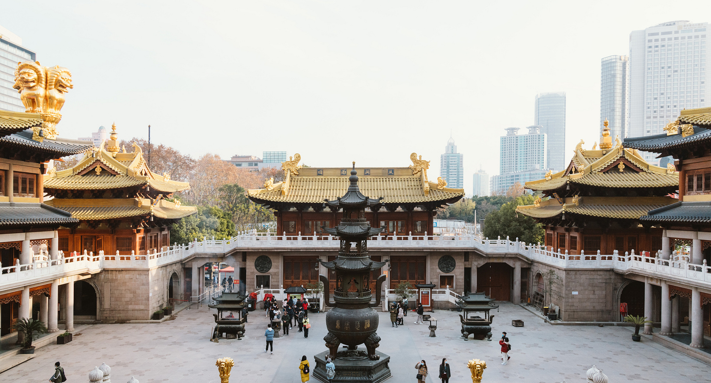 位于上海市静安区,是一座历史悠久,文化底蕴深厚的佛教寺庙