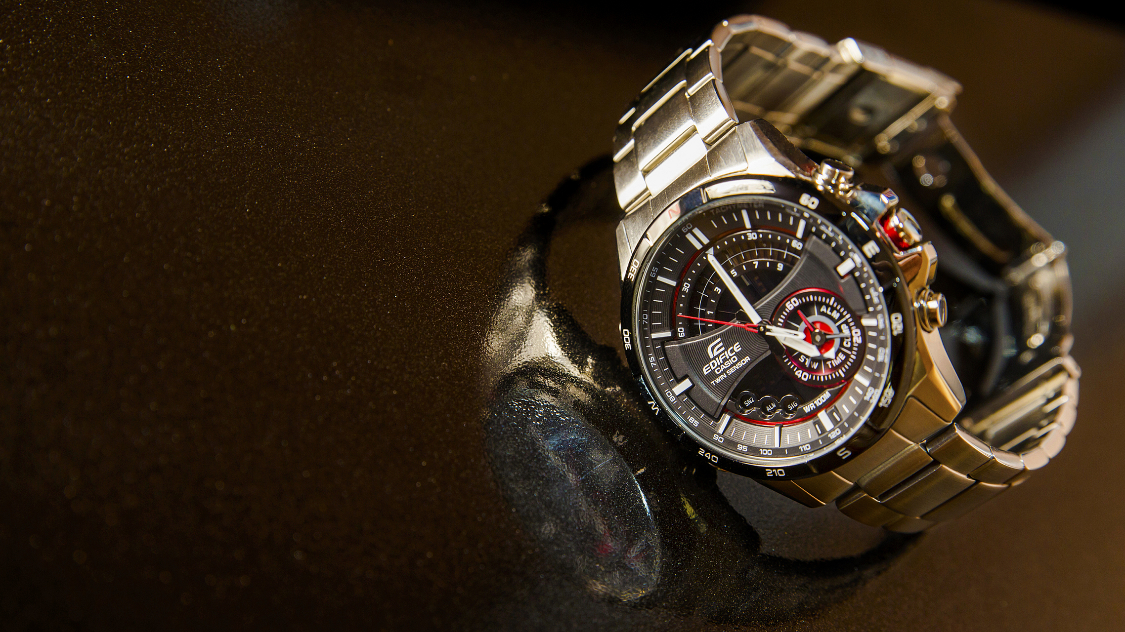 卡西欧手表没电,可以前往官方售后服务中心更换电池,技师专业培训