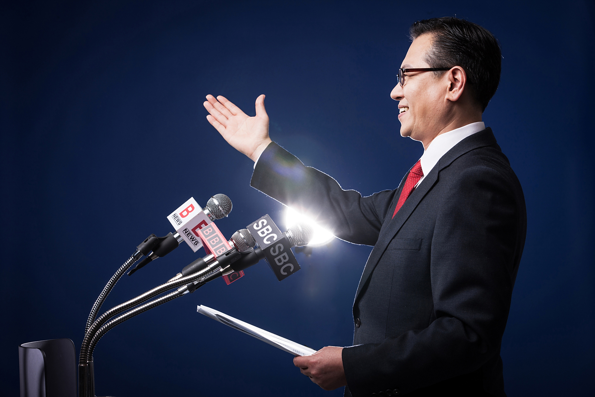 "话多好讲,话少难说"是《意林》总第447期卷首语的主题,讲述演讲时间