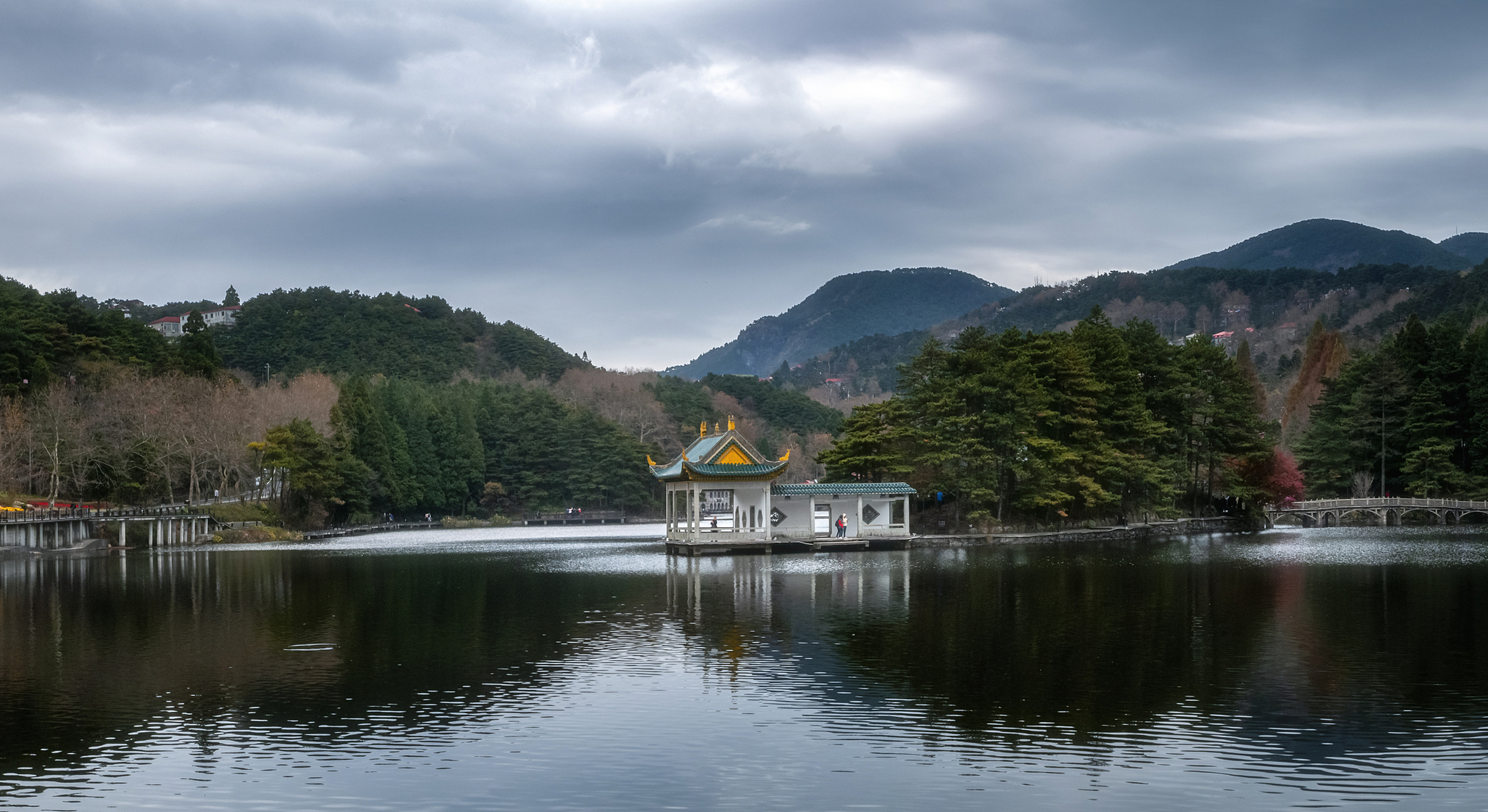 仲夏消暑季#夏日来临,江西九江市的庐山是游客向往的避暑胜地.