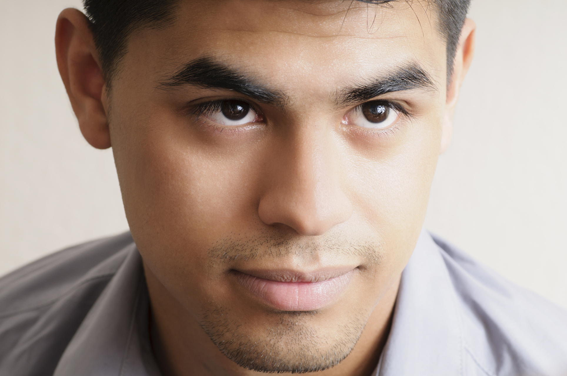 2,男人浓眉心灵活,女人浓眉不清白.