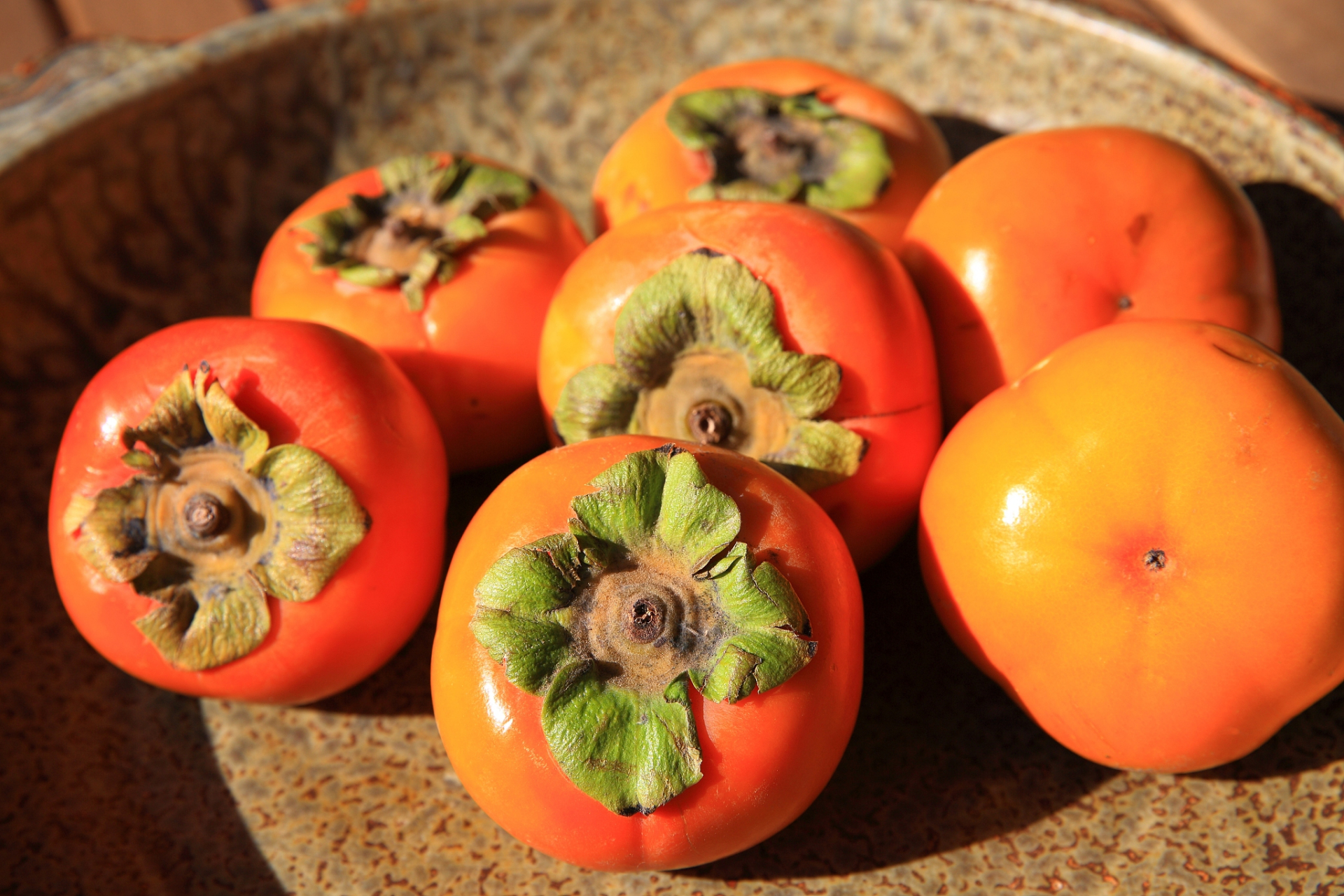 柿子是一种美味的水果,营养丰富,但是需注意它和某些食物的搭配是