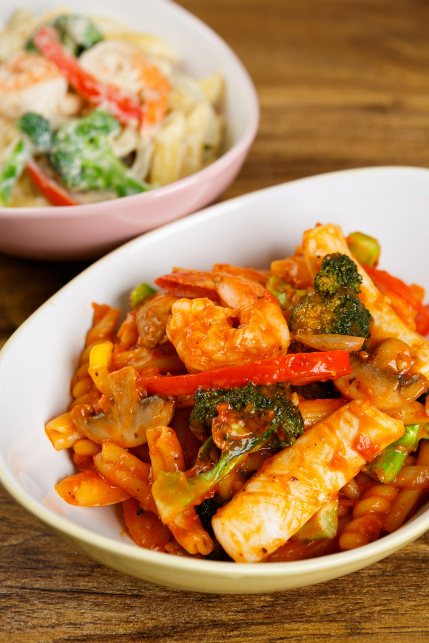 今天我要分享一道美食——鸡蛋炒年糕!