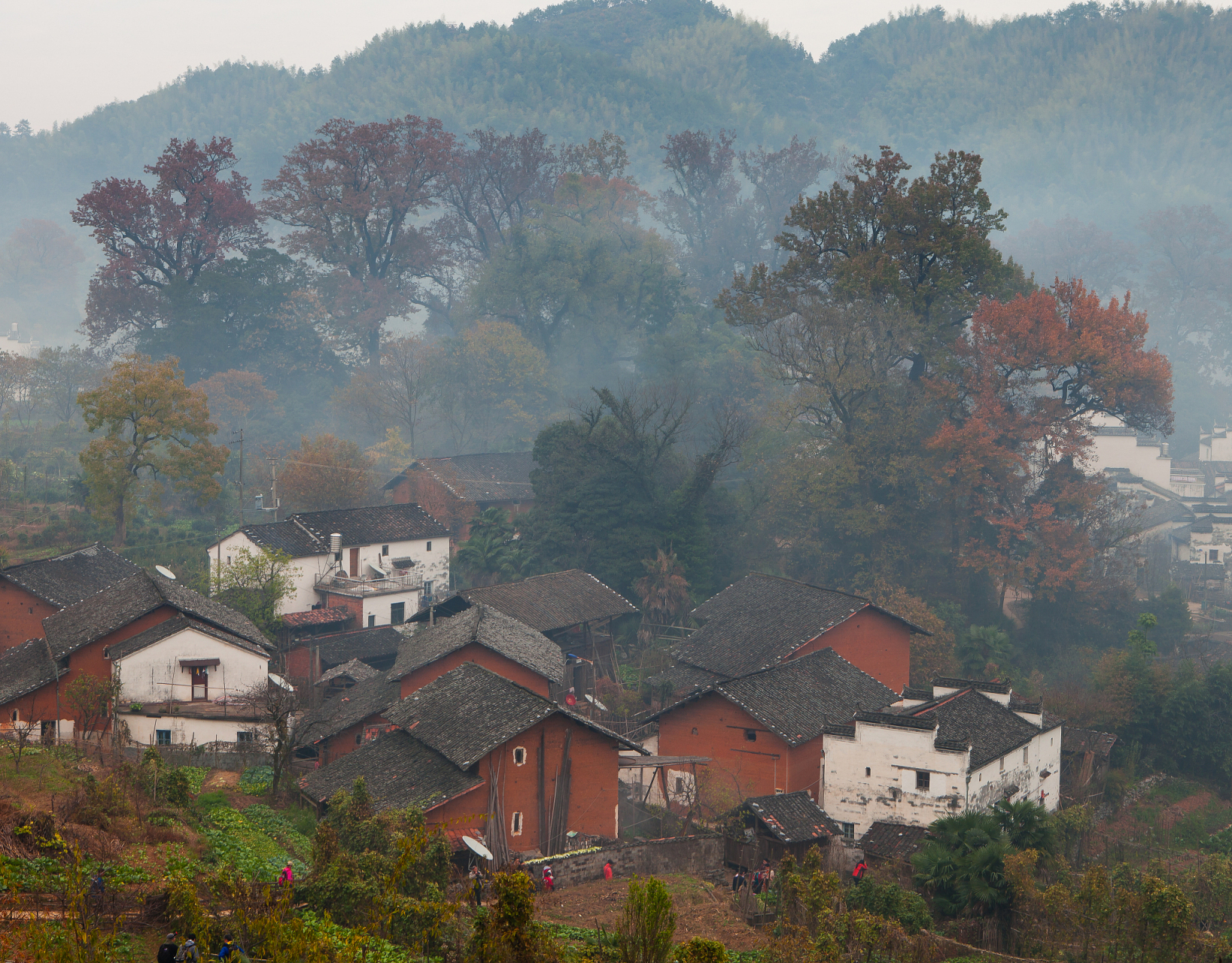 炊烟袅袅的小山村图片图片