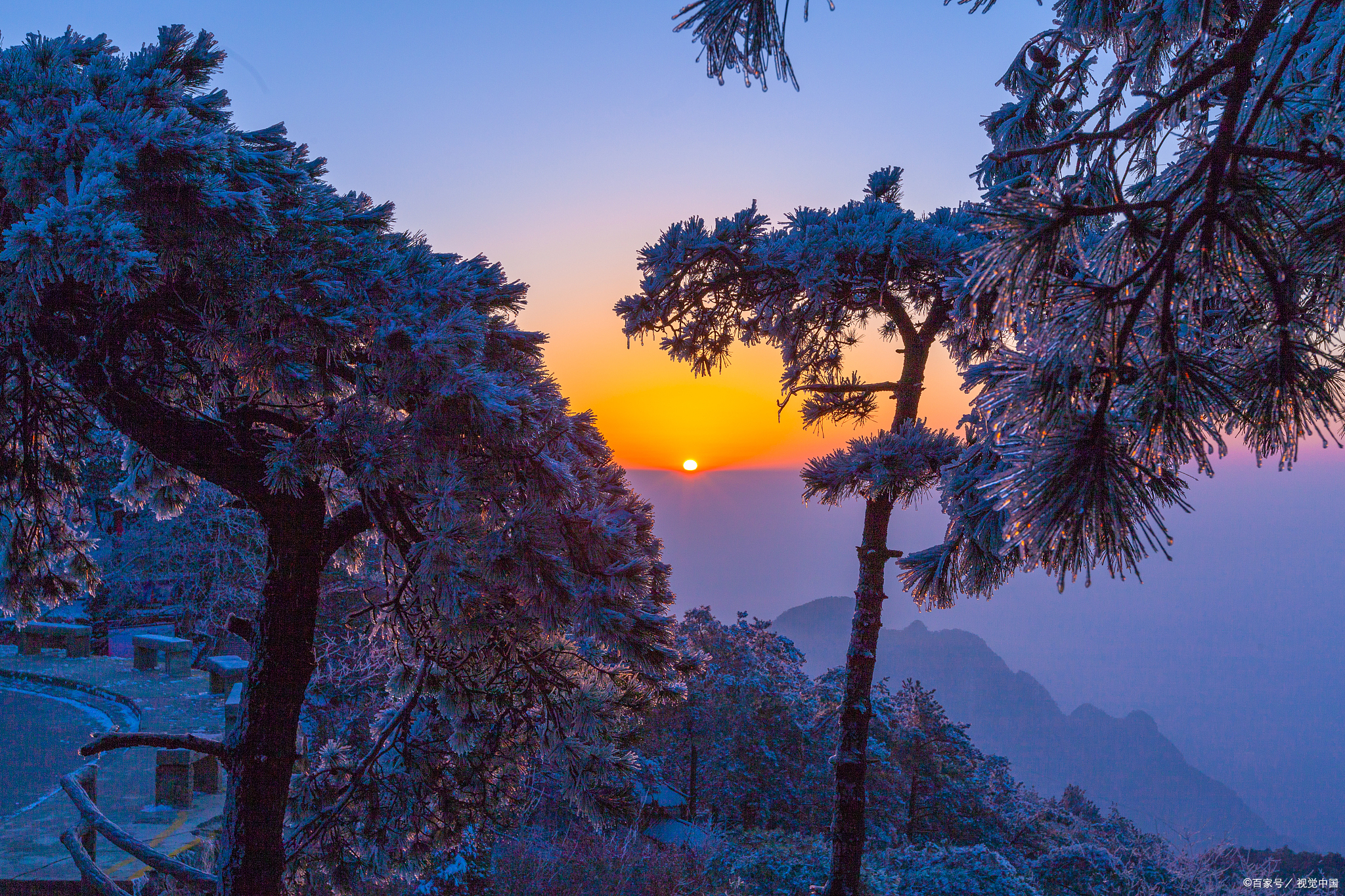 庐山和龙虎山都是江西省著名的旅游胜地,拥有独特的自然风光和丰富的