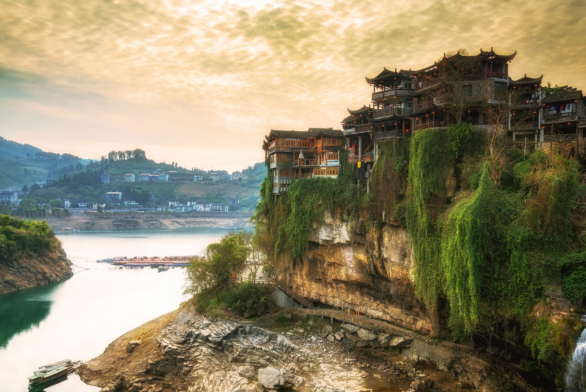 城市大玩家# #湖南宝藏景点大全#   穿越千年,探寻湖南湘西芙蓉镇的