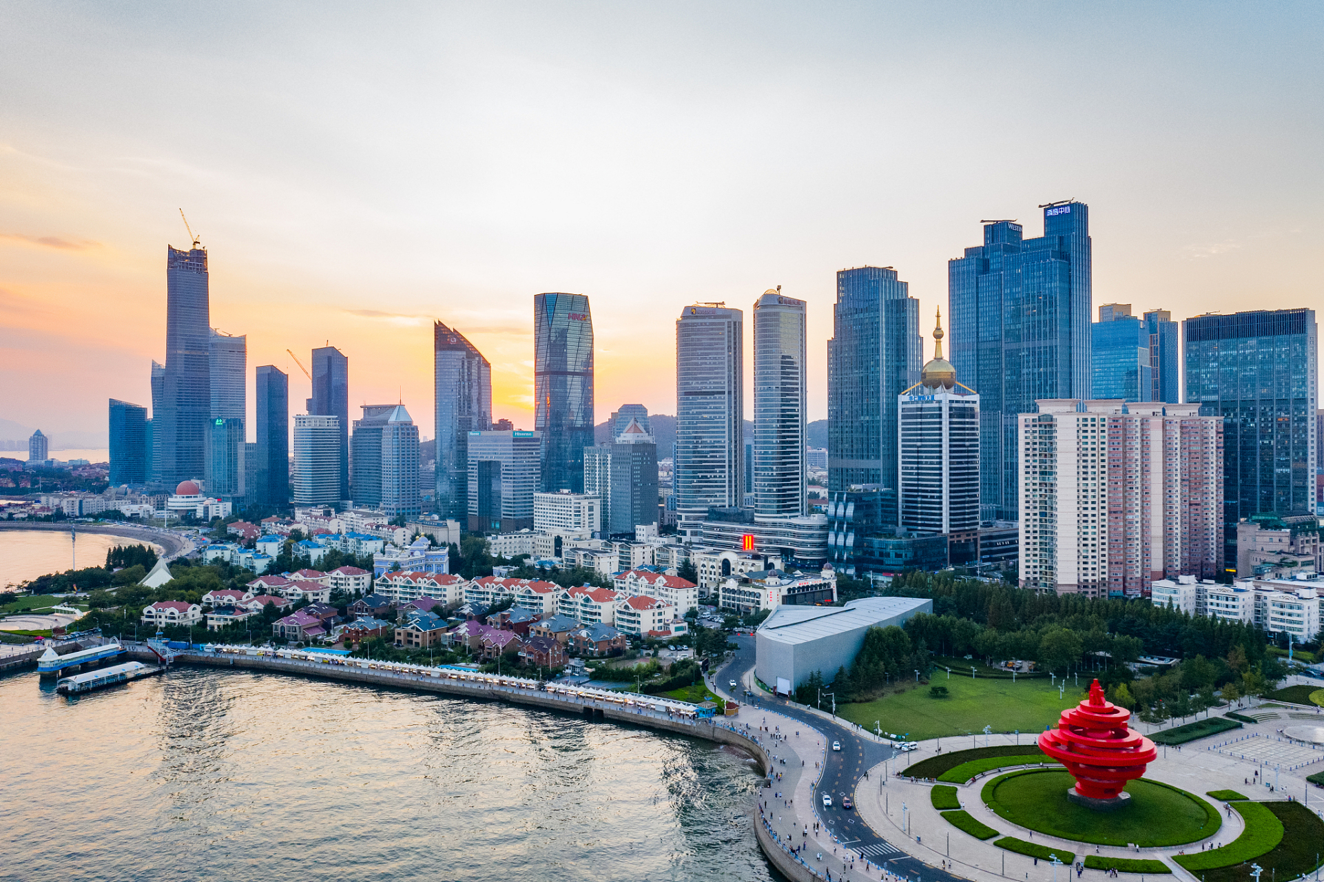 青岛凭借一流的营商环境成为国内外企业竞相投资的理想之地