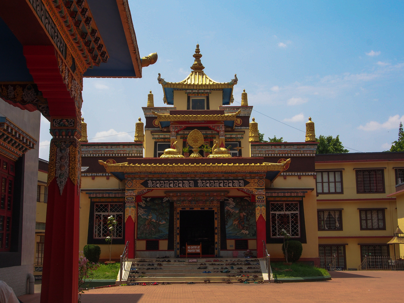 夏季来临,推荐你前往西藏南木林县游览曼日寺.