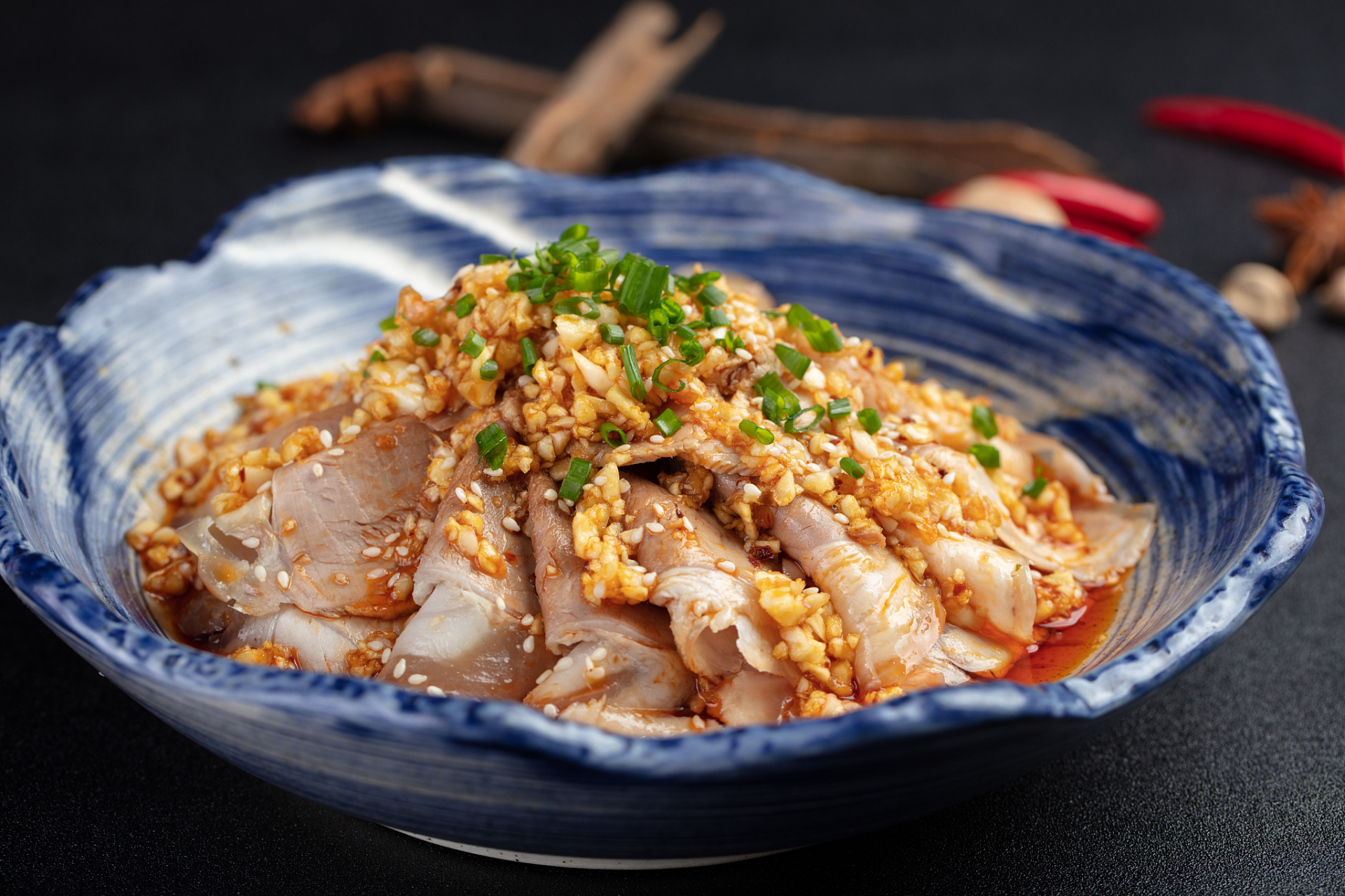 [原文:正宗川菜蒜泥白肉,色香味.