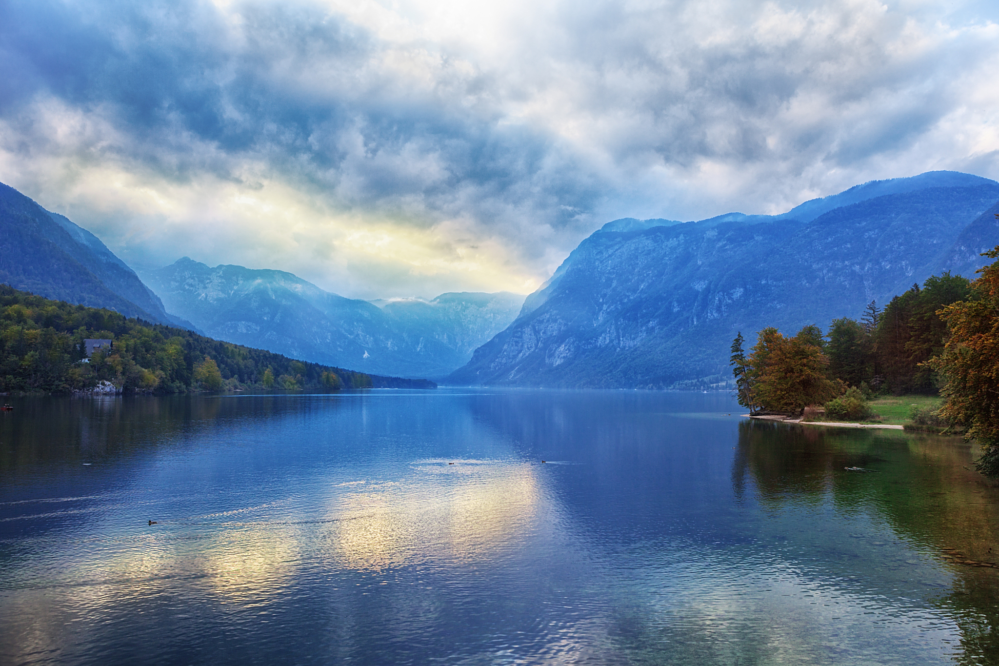 探寻中国江河湖泊的奥秘,感受水之柔美与力量!