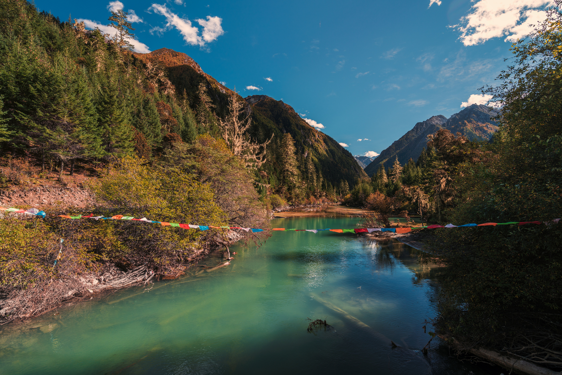 党岭风景区位于四川甘孜藏族自治州丹巴县,是一个自然美景与藏族文化