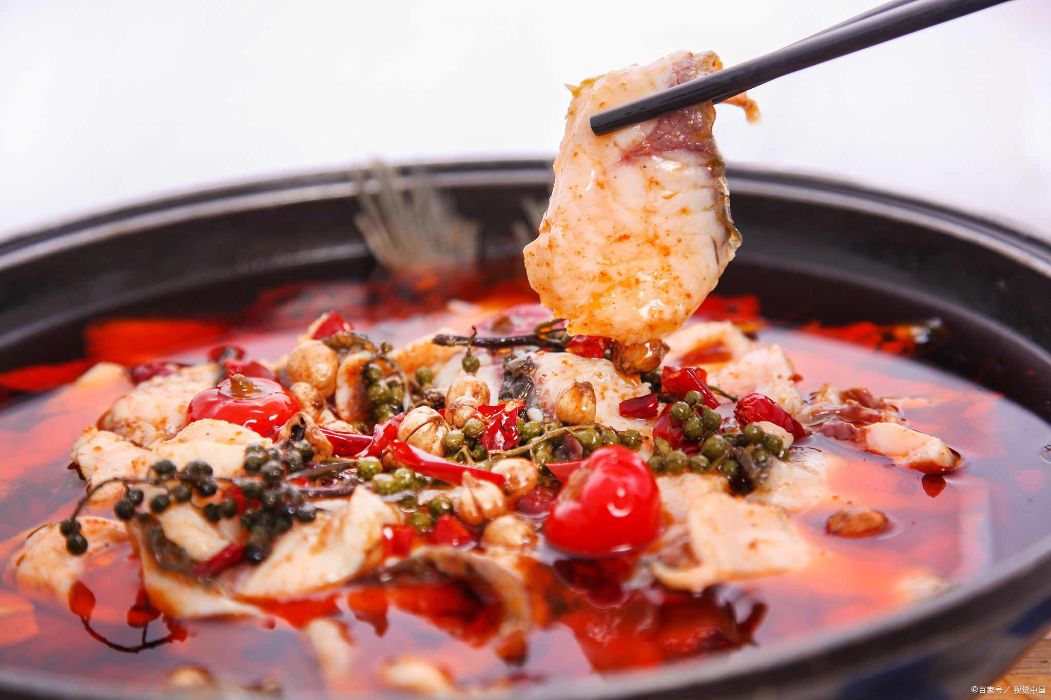 嘿,各位吃货朋友们,今天来分享一道让人欲罢不能的麻辣火锅鱼!