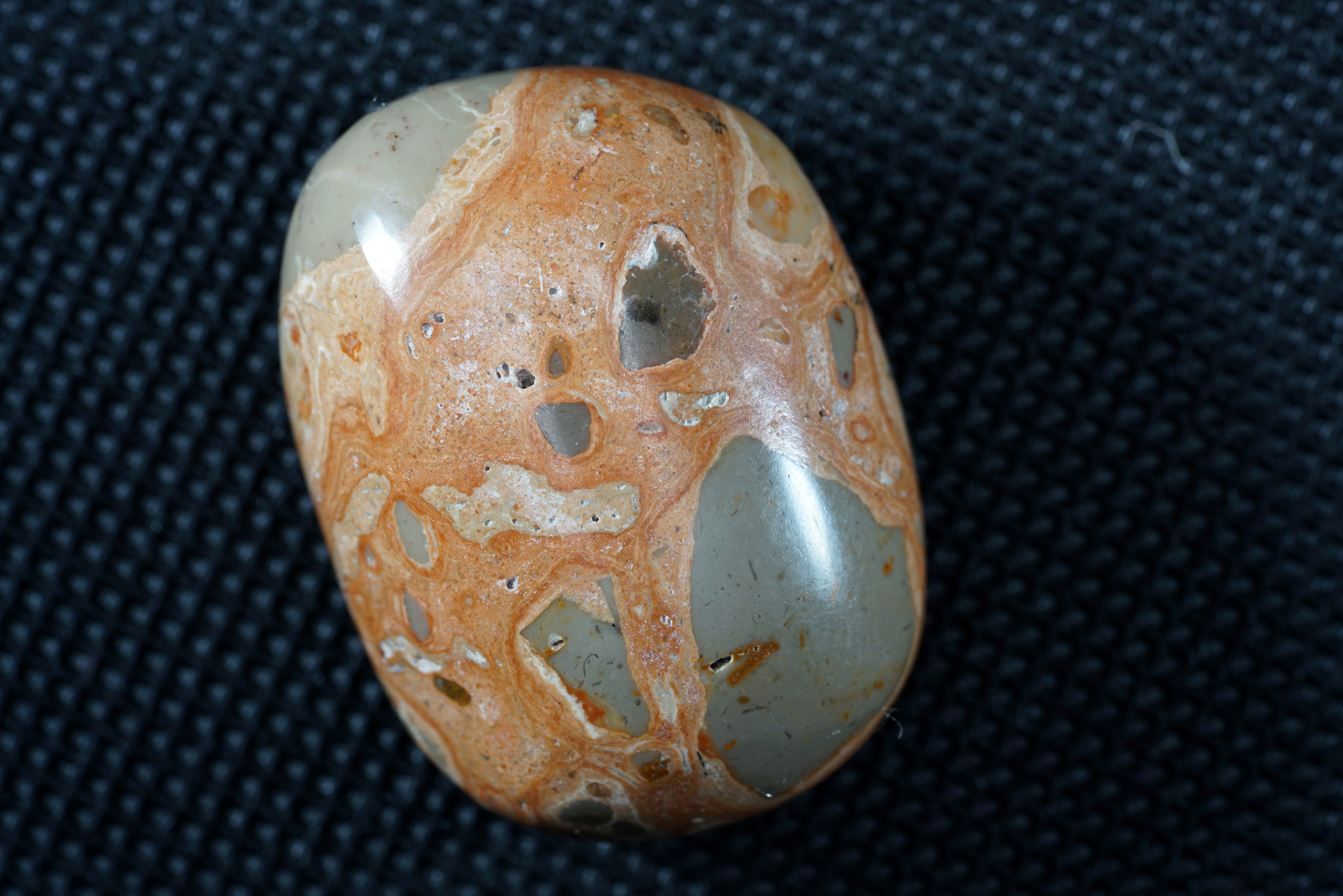 玛瑙陨石的外壳特征图片